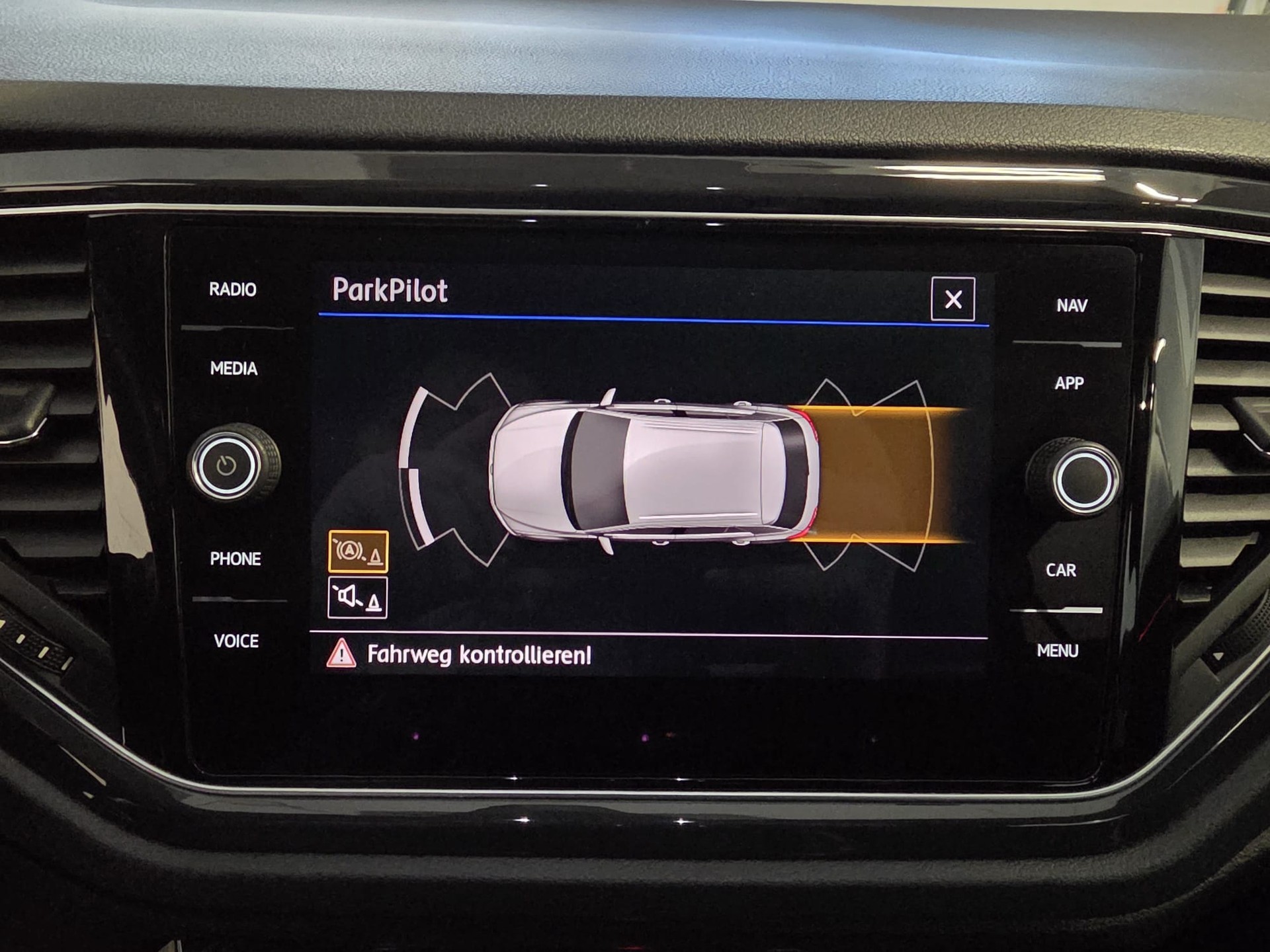 VW T-Roc 2.0 TDI SCR Sport DSG 4Motion-image-9