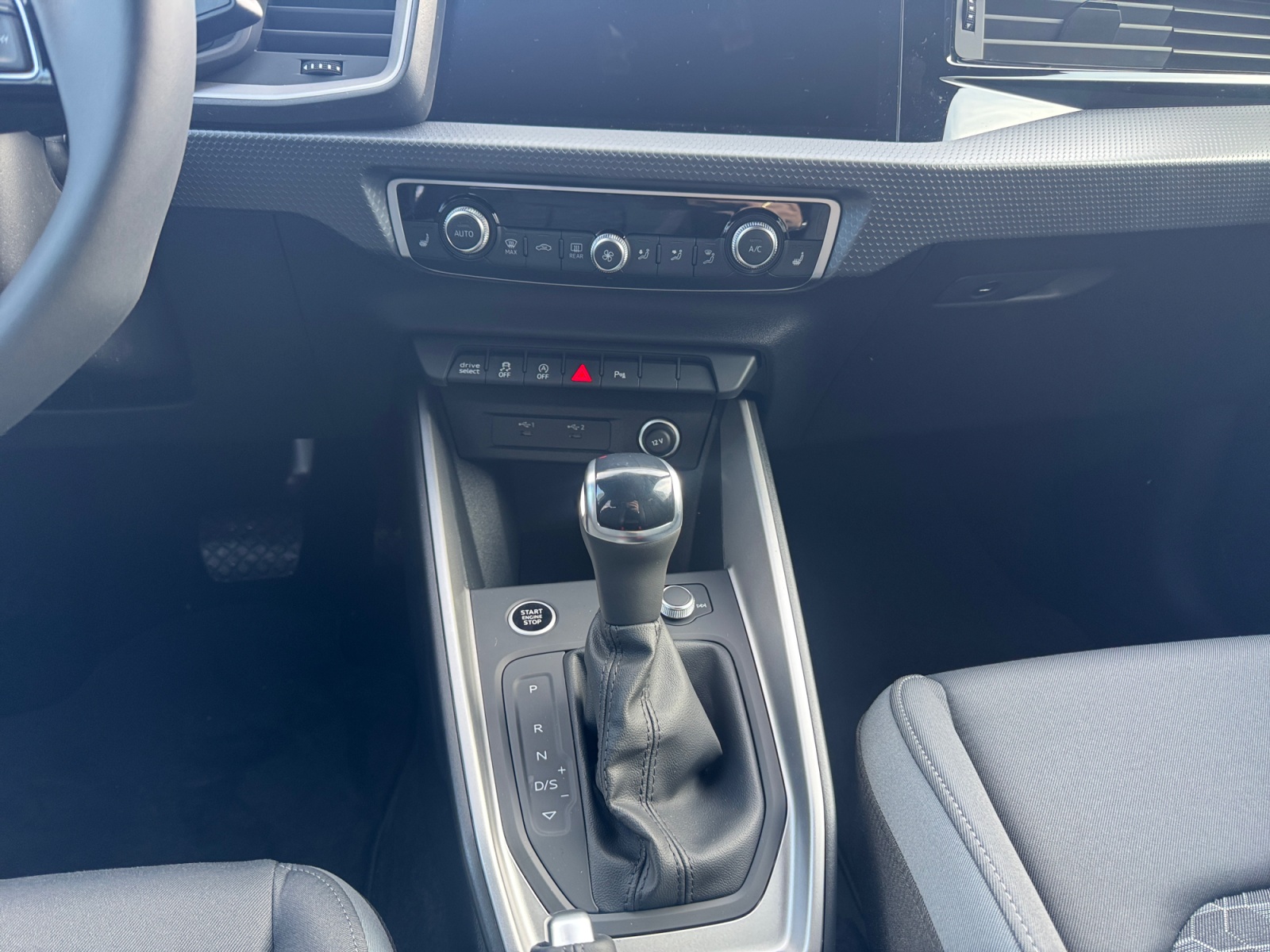 AUDI A1 Sportback 30 TFSI Attraction S-tronic-image-10