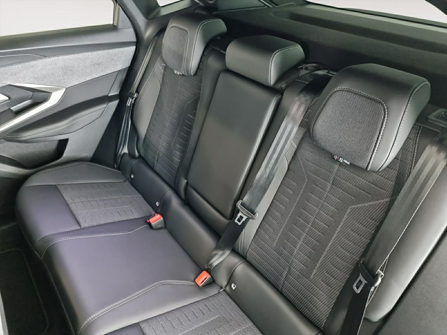 PEUGEOT 3008 145 Hybrid GT Automat-image-14