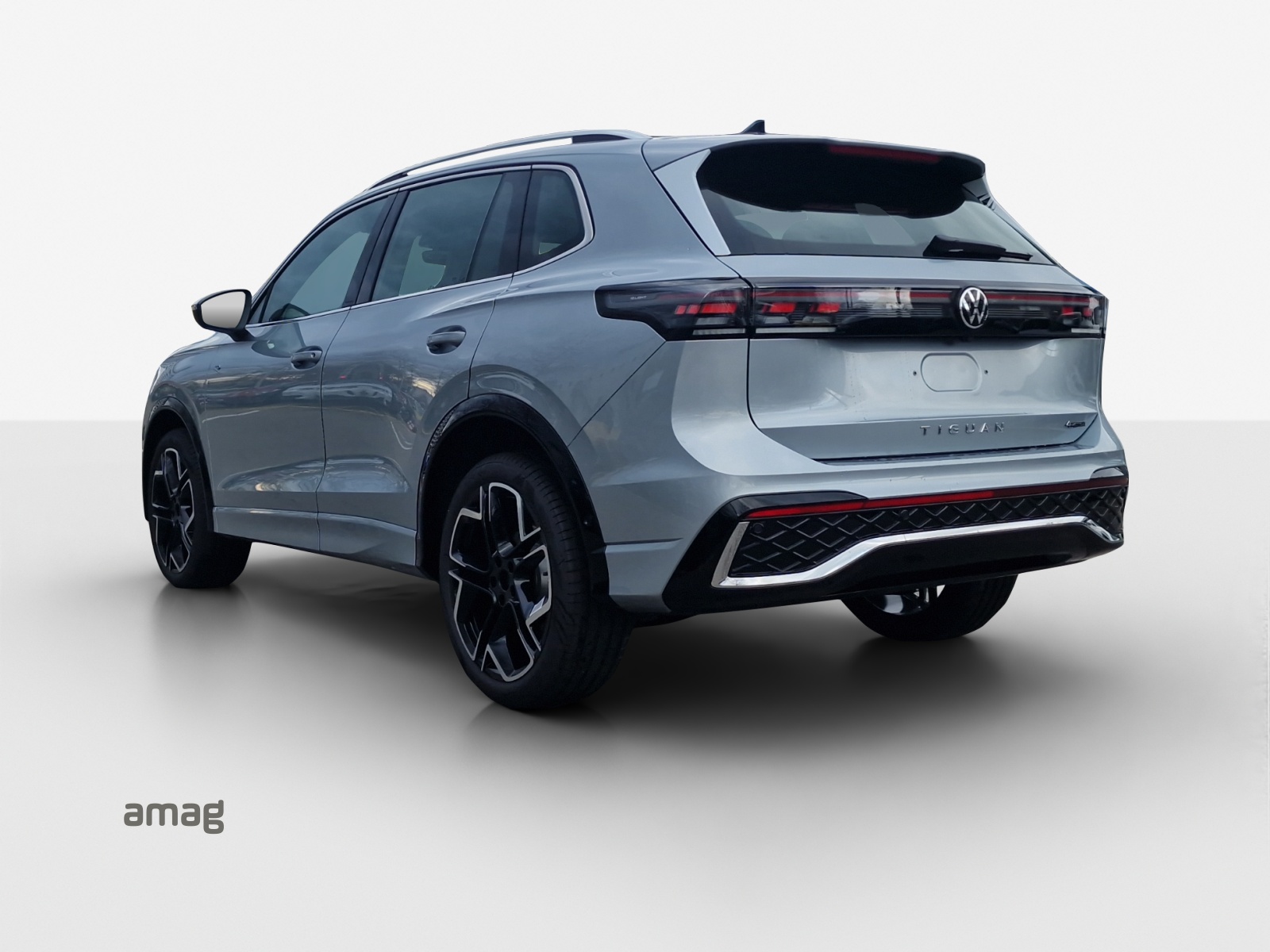 VW Tiguan 2.0 TSI DSG R-Line 4Motion-image-2