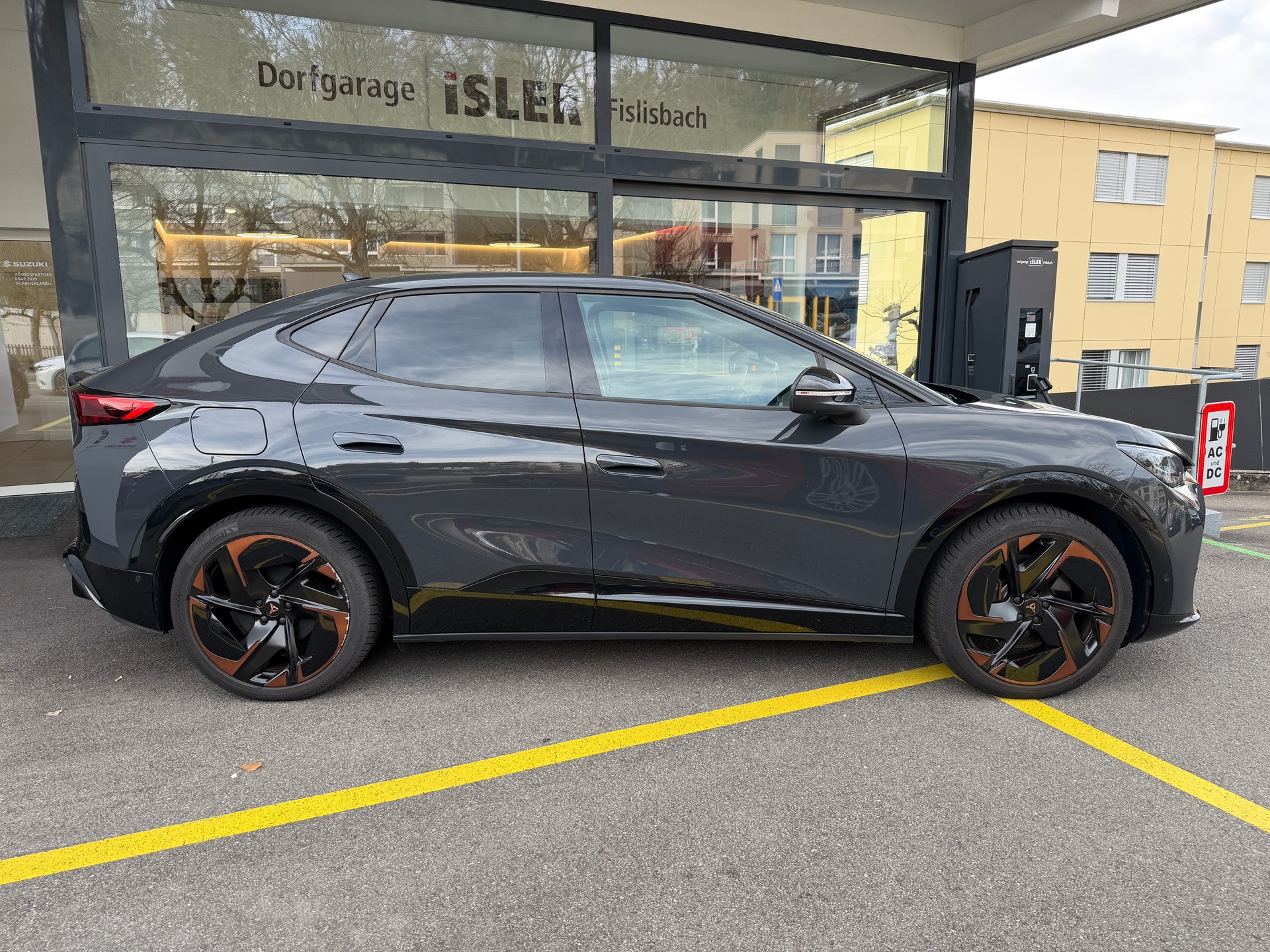 CUPRA Tavascan Type 9 77 kWh Adrenaline-image-1