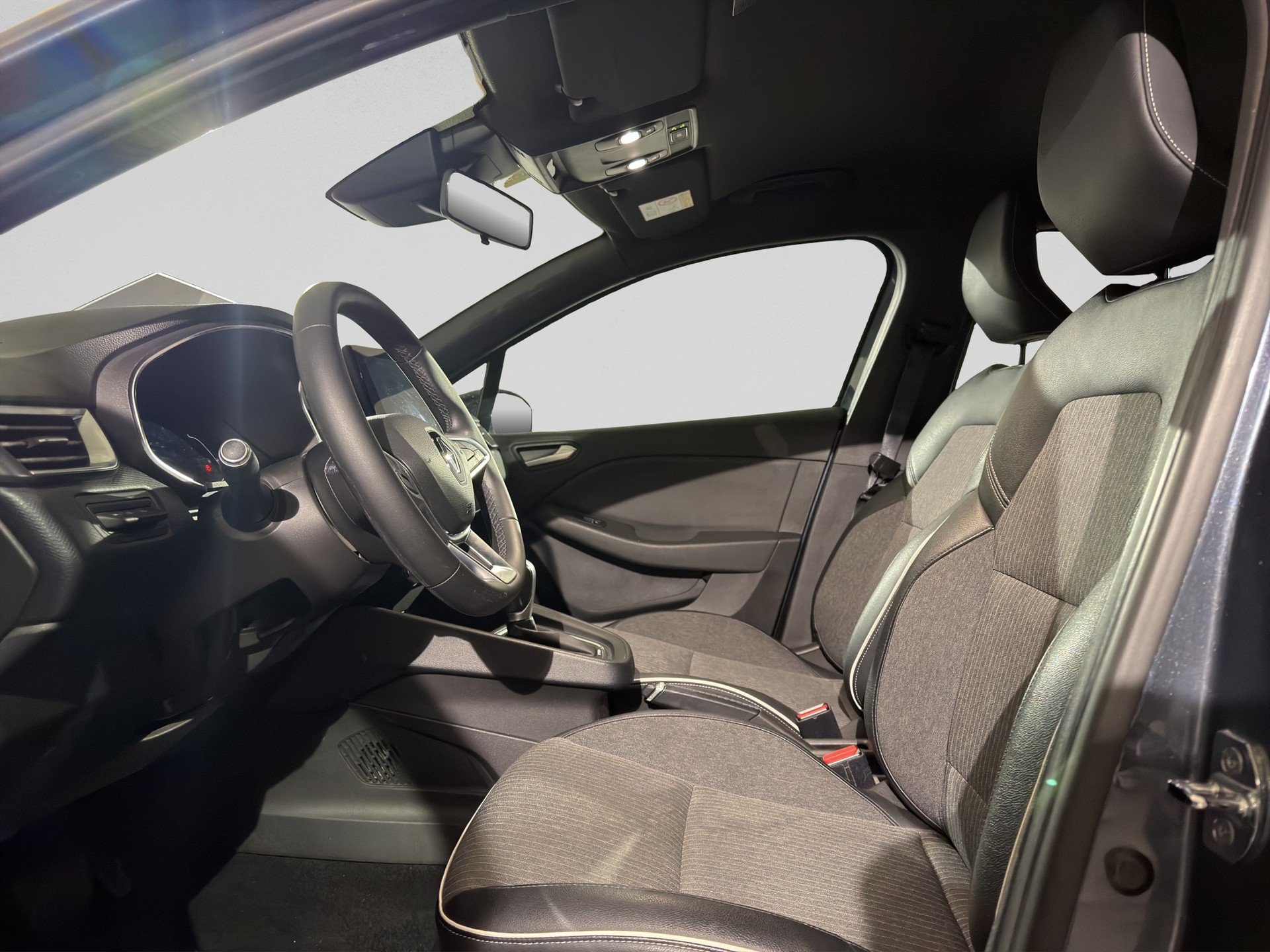RENAULT Clio 1.6 E-Tech Intens-image-8