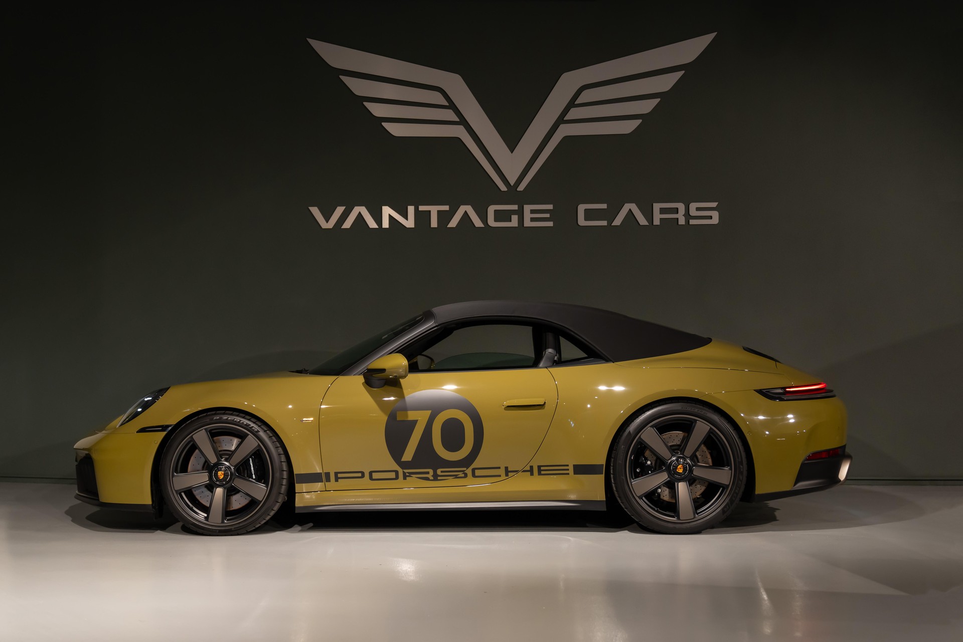 PORSCHE 911 Cabriolet GTS Spirit 70 PDK-showroom-element-1