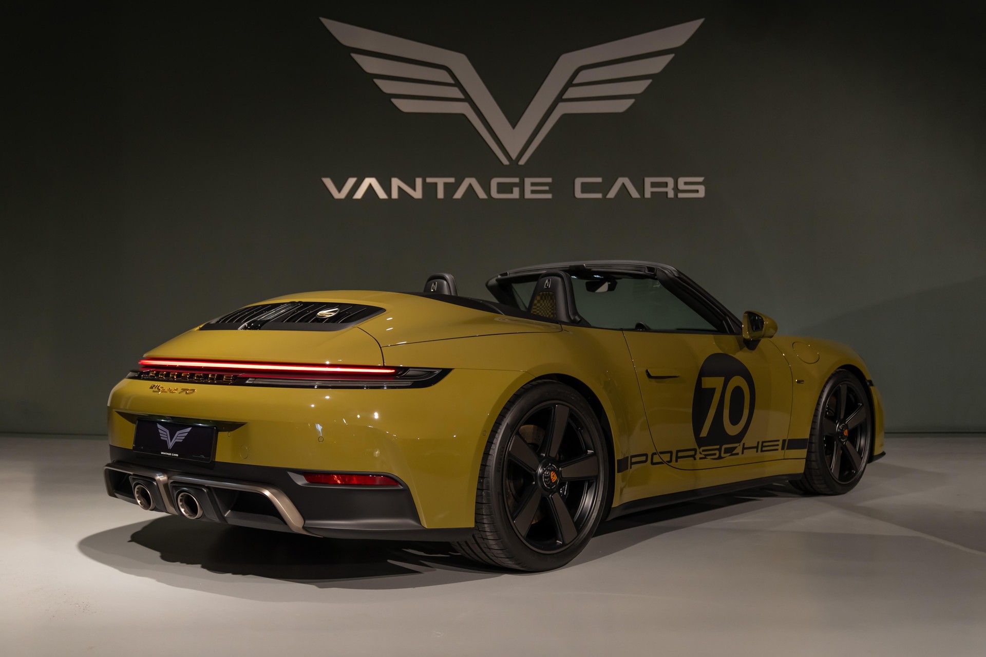 PORSCHE 911 Cabriolet GTS Spirit 70 PDK-image-9