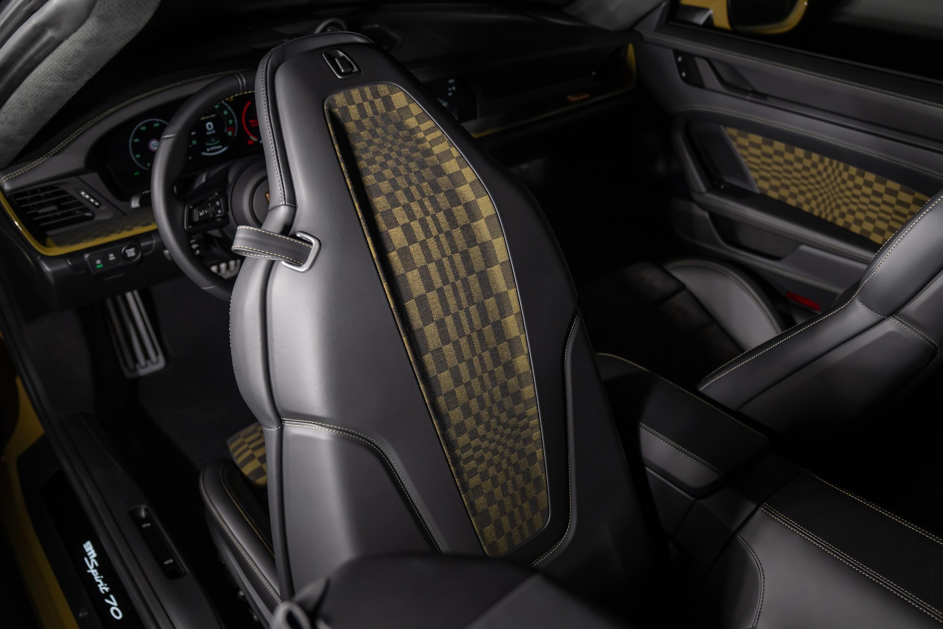 PORSCHE 911 Cabriolet GTS Spirit 70 PDK-image-20