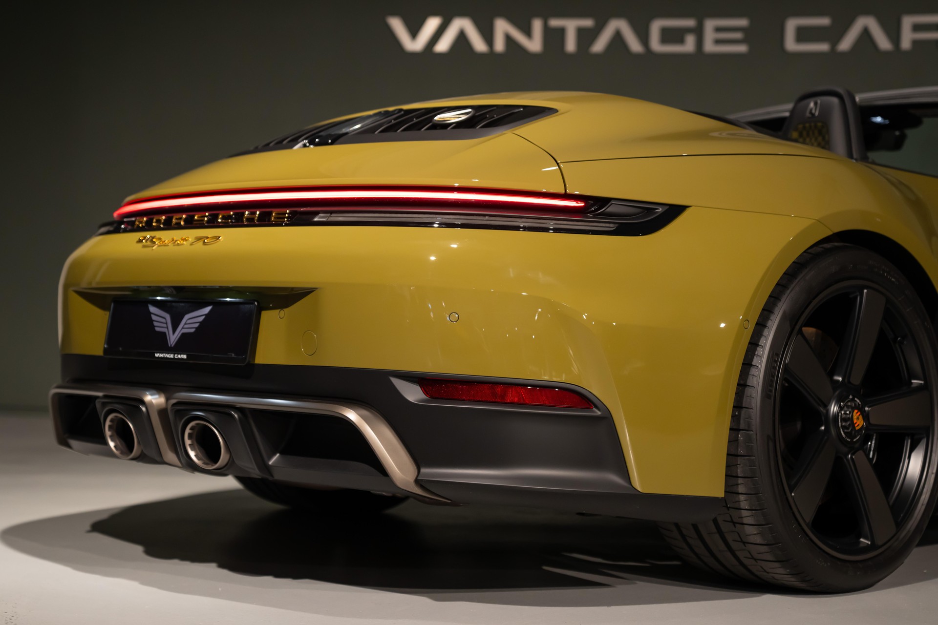 PORSCHE 911 Cabriolet GTS Spirit 70 PDK-image-10