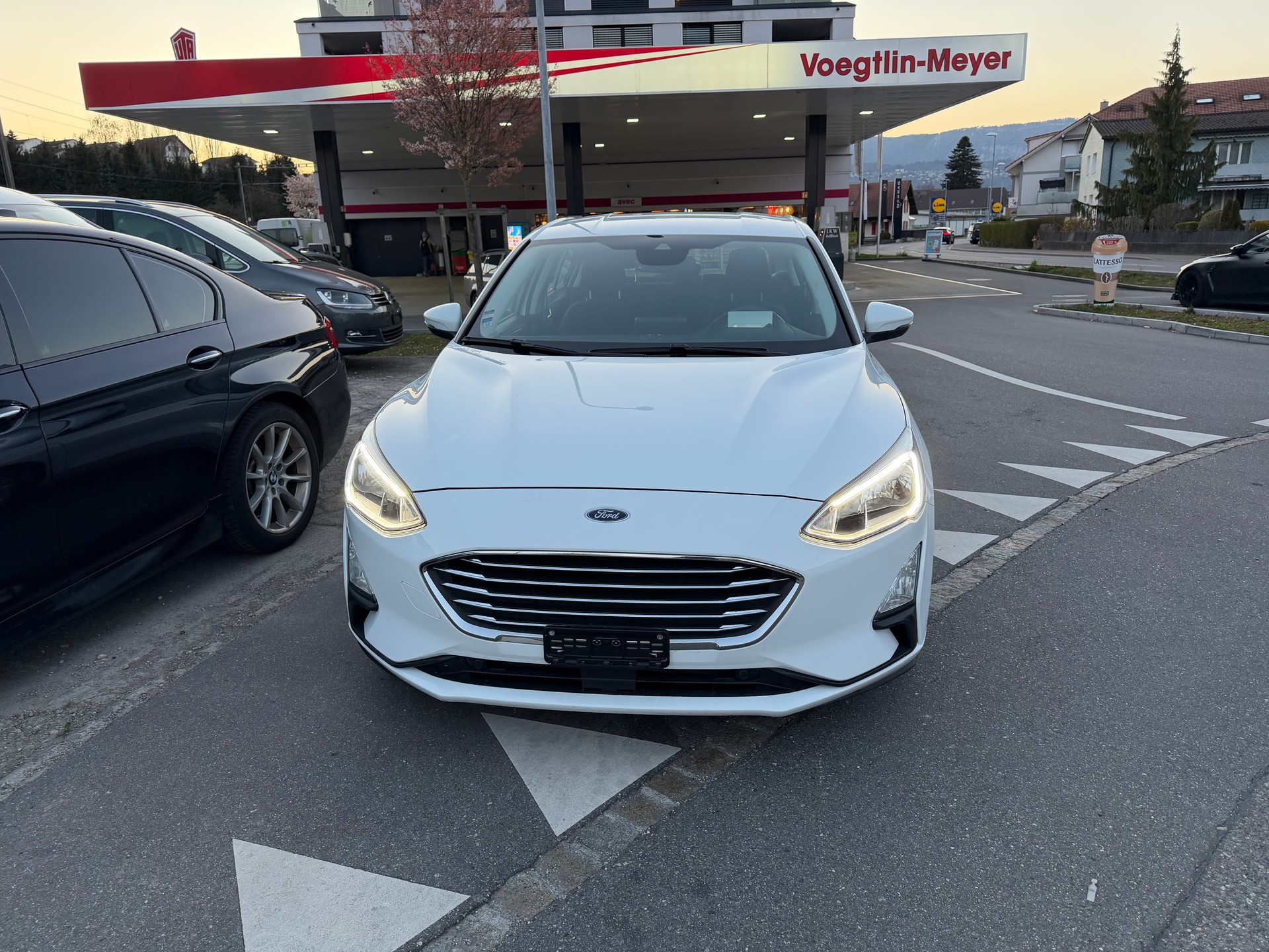 FORD Focus 1.5 TDCi Business Automatic-ab Mfk-showroom-element-2