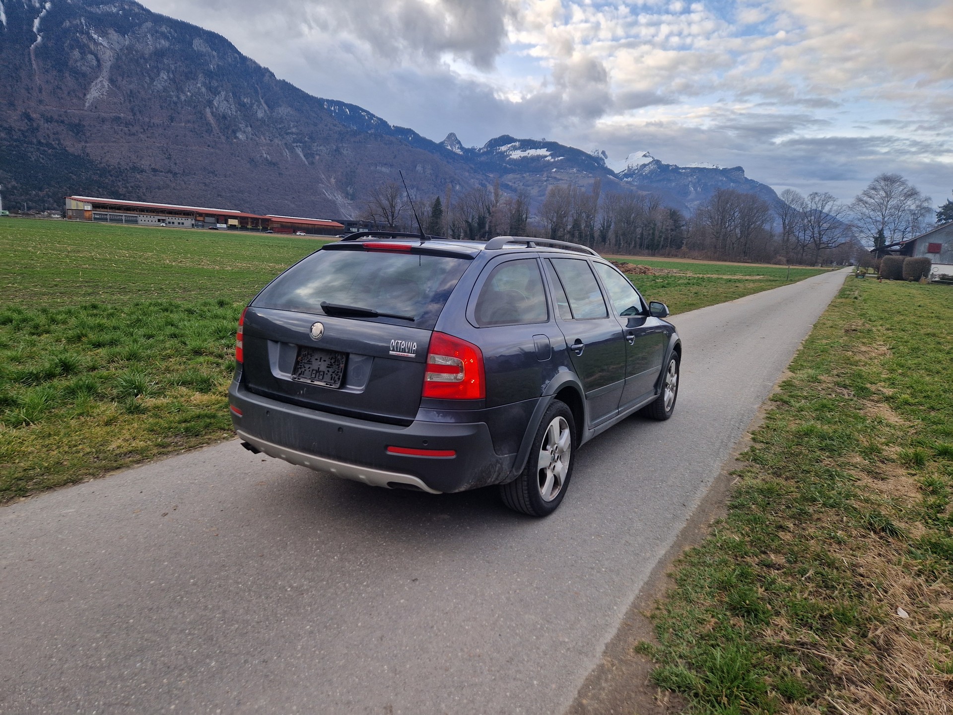 SKODA Octavia Scout 2.0 TDI 4x4-image-3