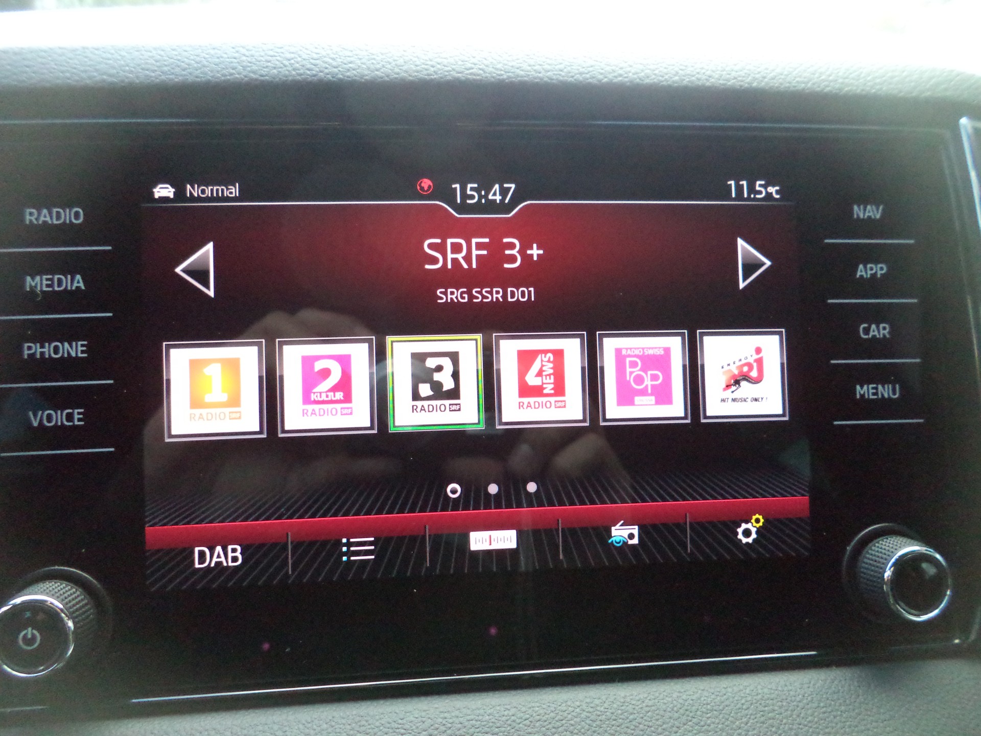 SKODA Karoq 1.5 TSI ACT SportLine DSG-image-8