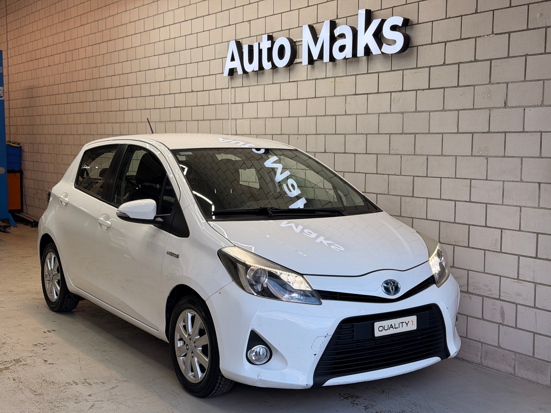 TOYOTA Yaris 1.5 VVT-i Hybrid Sol CVT-showroom-element-1