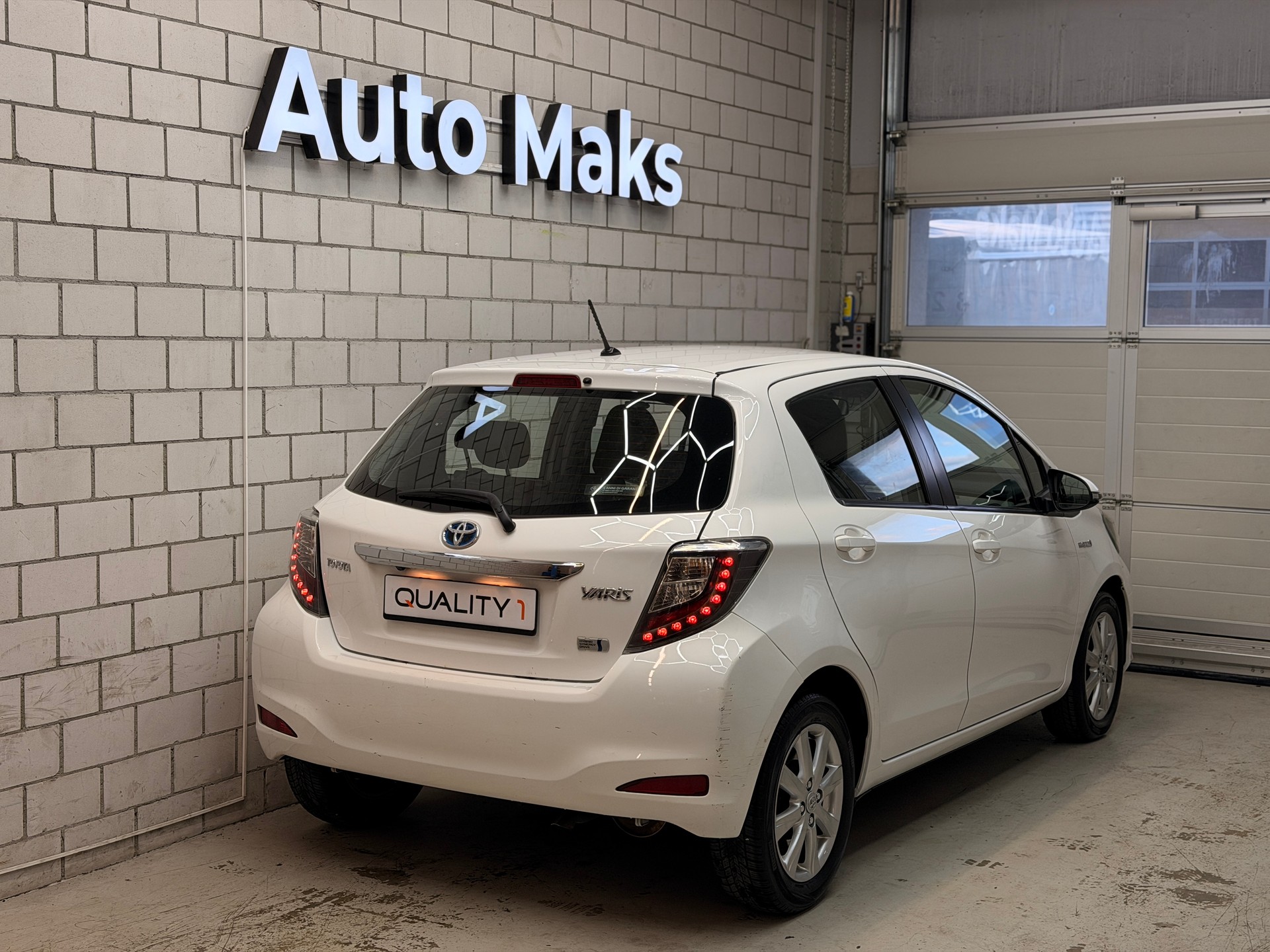 TOYOTA Yaris 1.5 VVT-i Hybrid Sol CVT