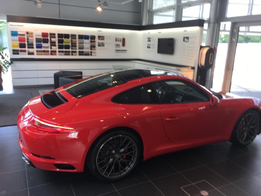 PORSCHE 911 Carrera S-image-1