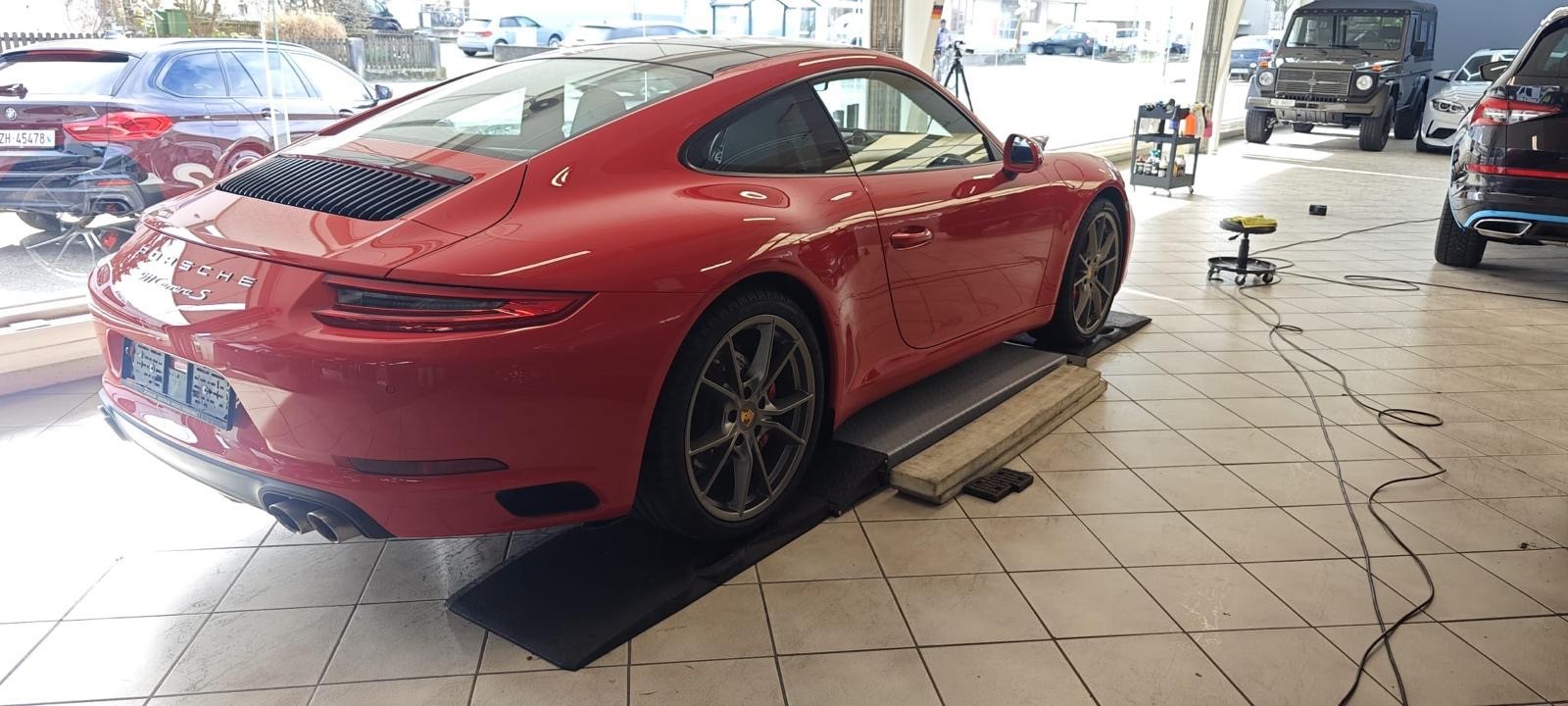 PORSCHE 911 Carrera S-image-7