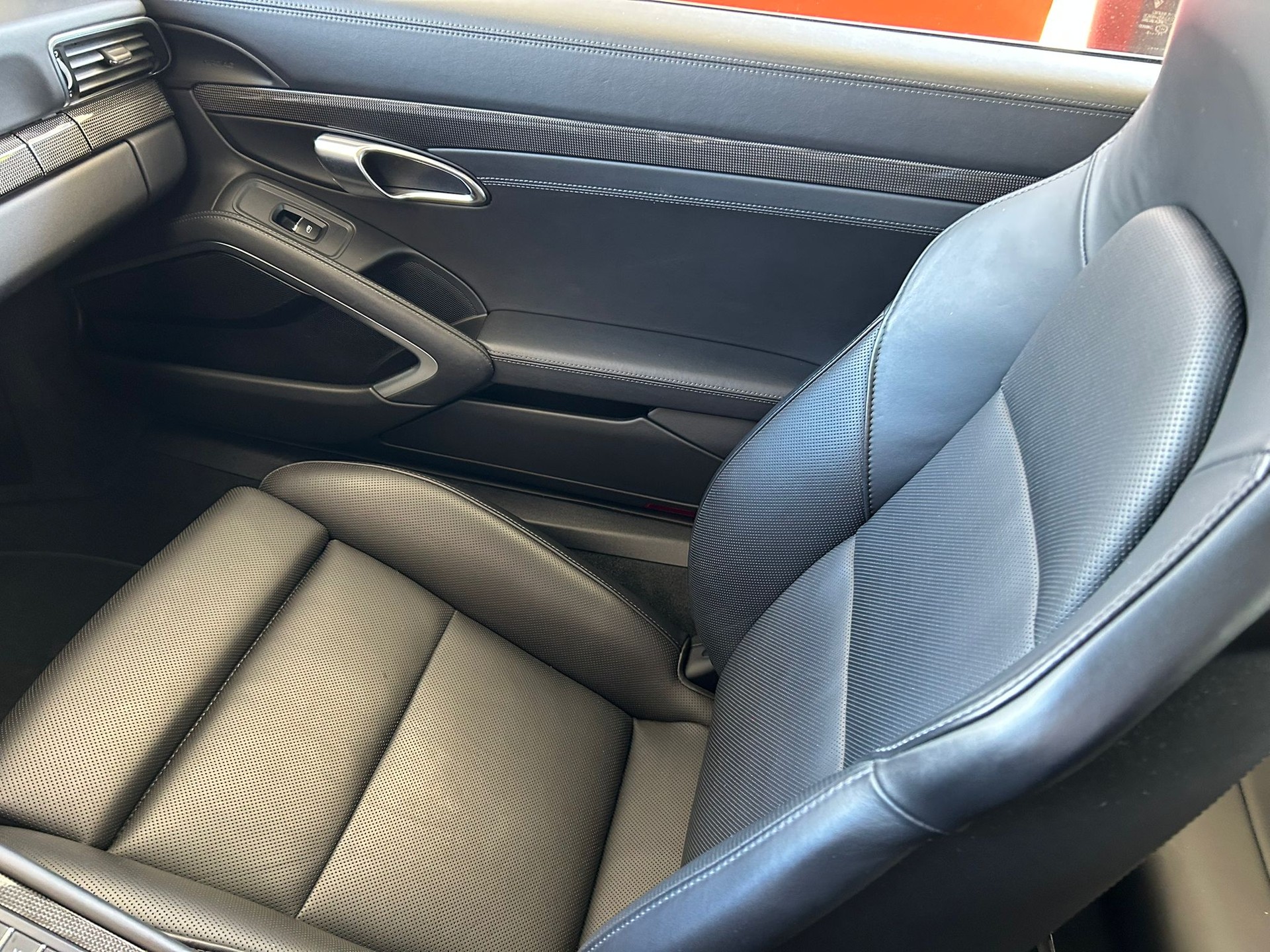 PORSCHE 911 Carrera S-image-13