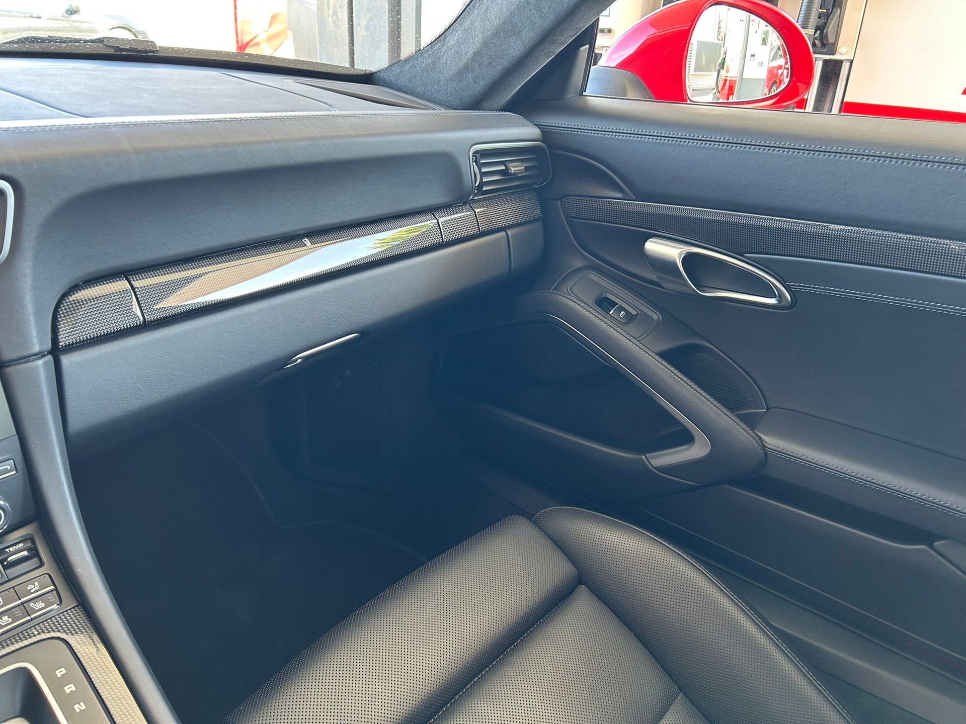 PORSCHE 911 Carrera S-image-18