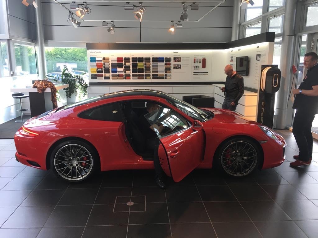 PORSCHE 911 Carrera S-image-4