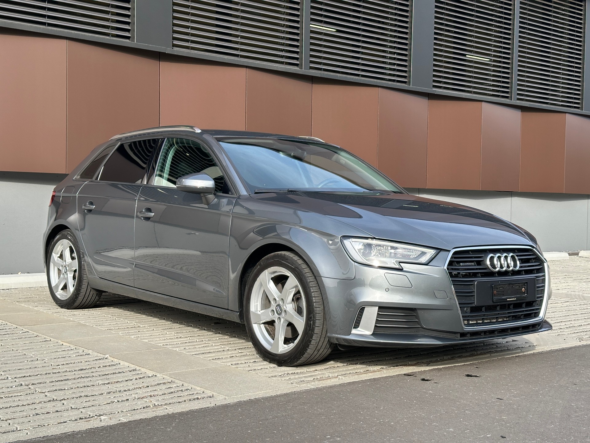 AUDI A3 Sportback 2.0 TFSI Sport quattro S-tronic *Frisch ab MFK + Service*-image-2