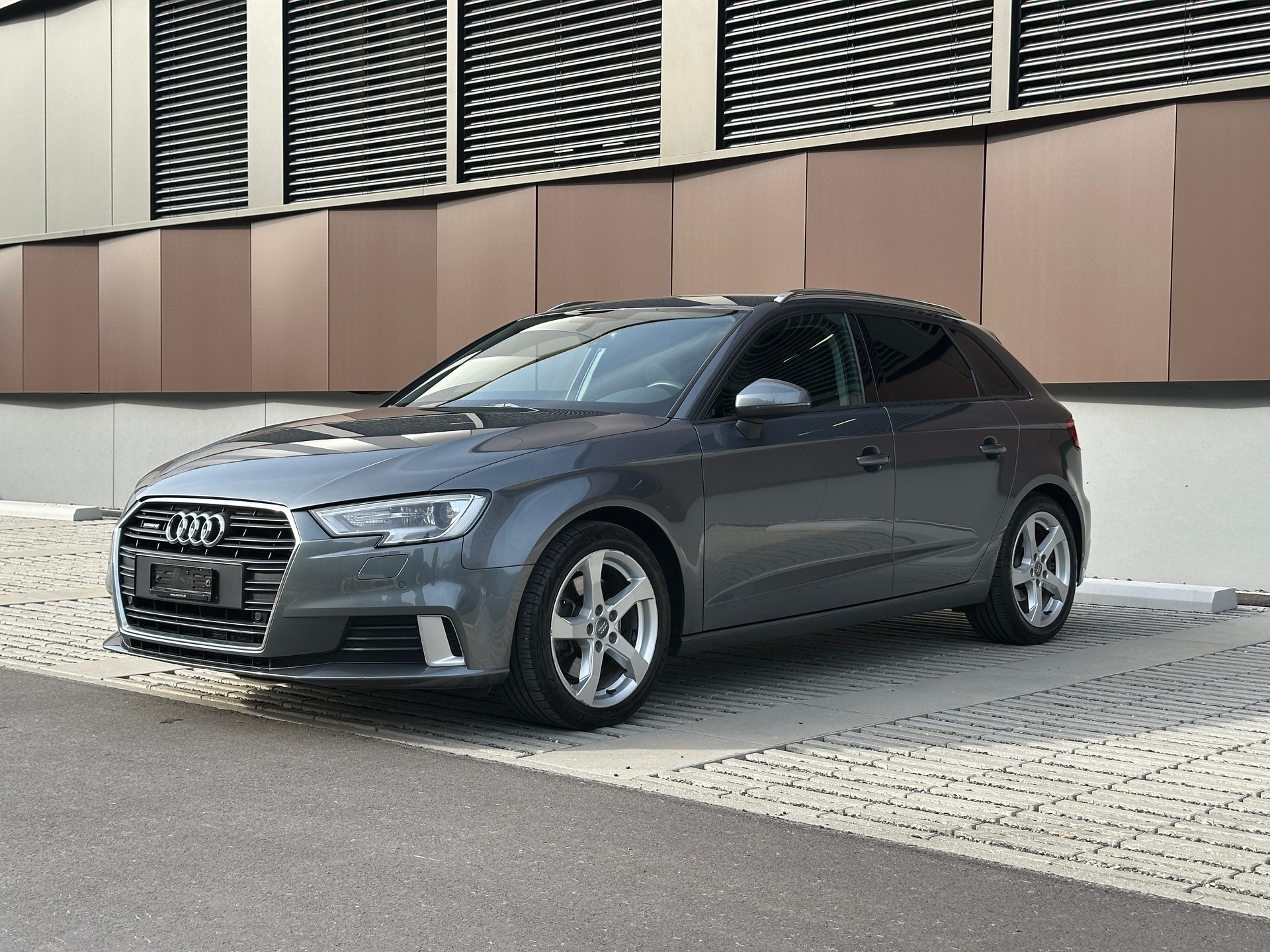 AUDI A3 Sportback 2.0 TFSI Sport quattro S-tronic *Frisch ab MFK + Service*-image-0