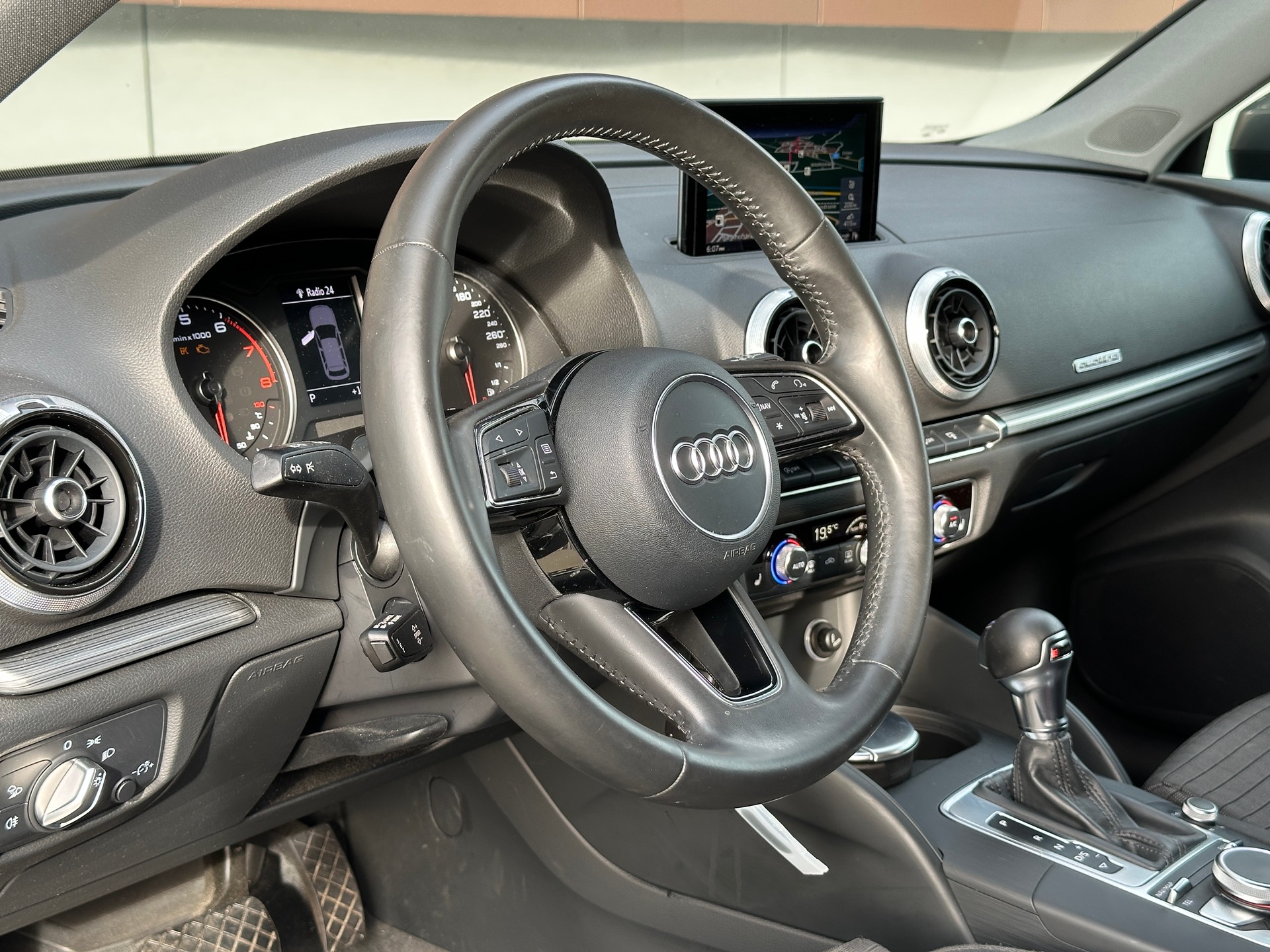 AUDI A3 Sportback 2.0 TFSI Sport quattro S-tronic *Frisch ab MFK + Service*-image-10