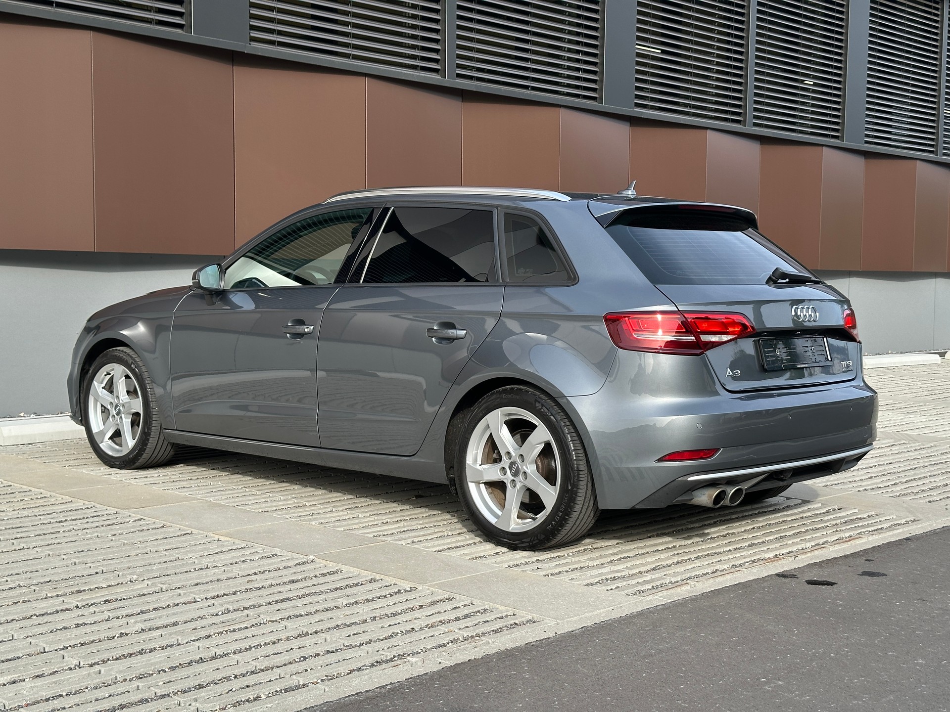 AUDI A3 Sportback 2.0 TFSI Sport quattro S-tronic *Frisch ab MFK + Service*-image-5