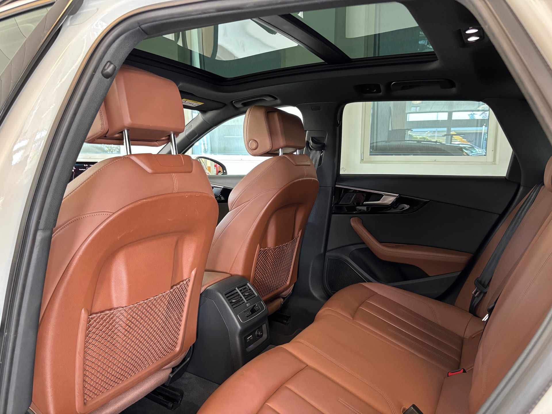 AUDI A4 allroad 40 TDI quattro tiptronic-image-11
