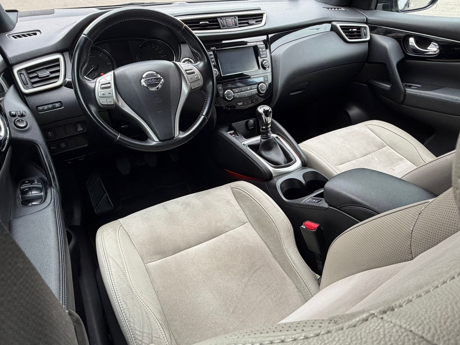 NISSAN Qashqai 1.6 dCi tekna ALL-MODE 4x4-image-8