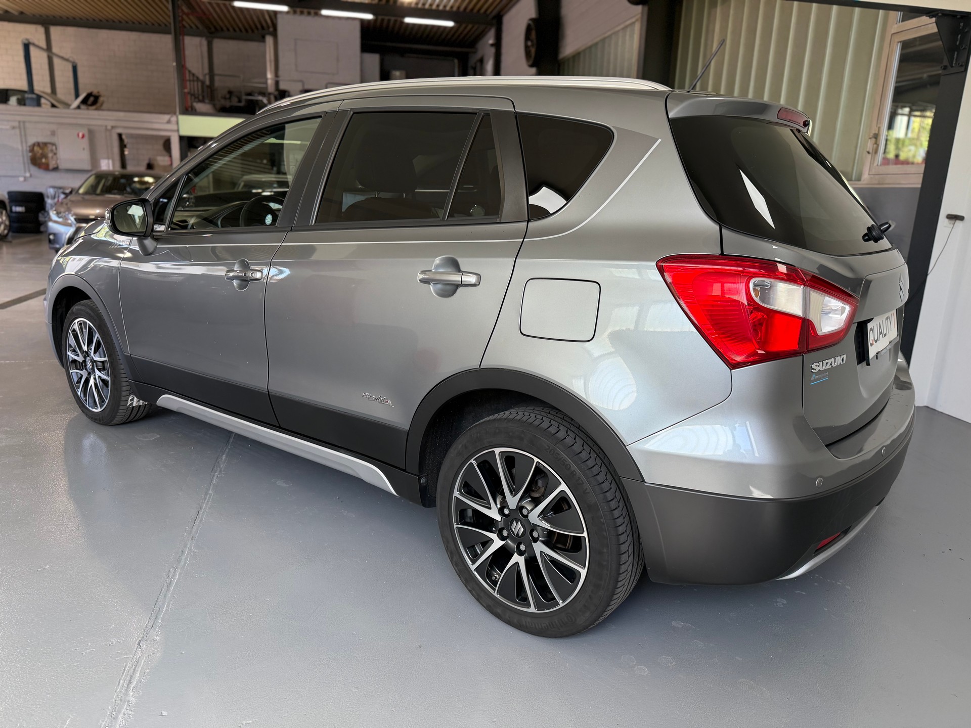 SUZUKI SX4 S-Cross 1.6 TD PizSulai 4WD TCSS-image-4