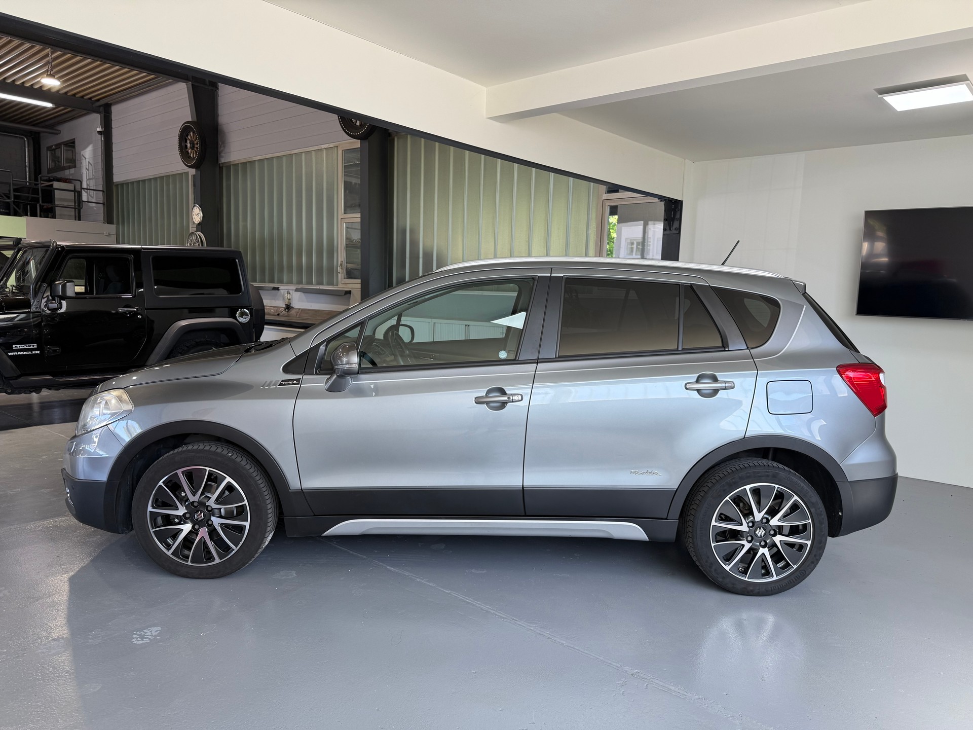 SUZUKI SX4 S-Cross 1.6 TD PizSulai 4WD TCSS-image-3