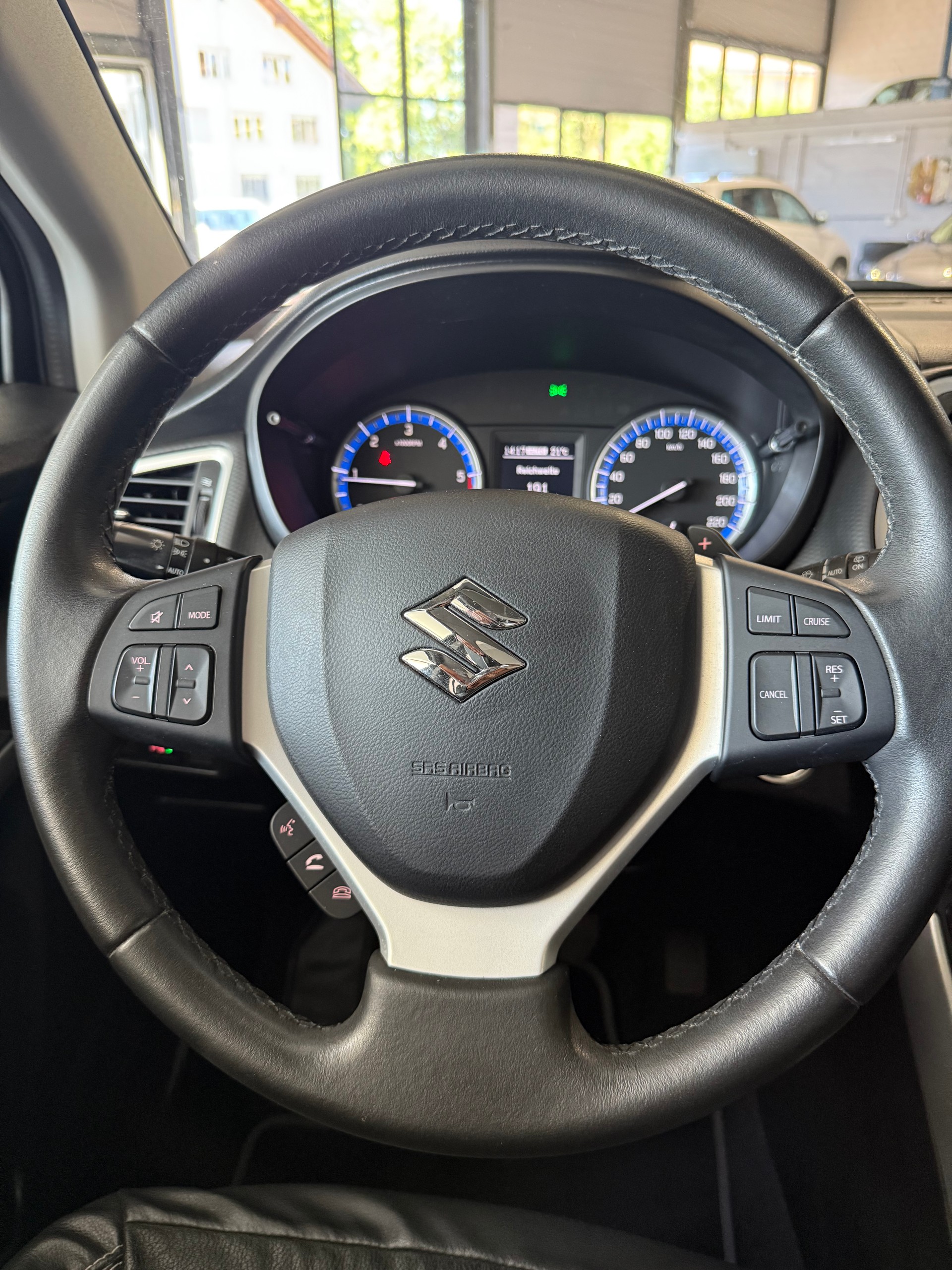 SUZUKI SX4 S-Cross 1.6 TD PizSulai 4WD TCSS-image-12