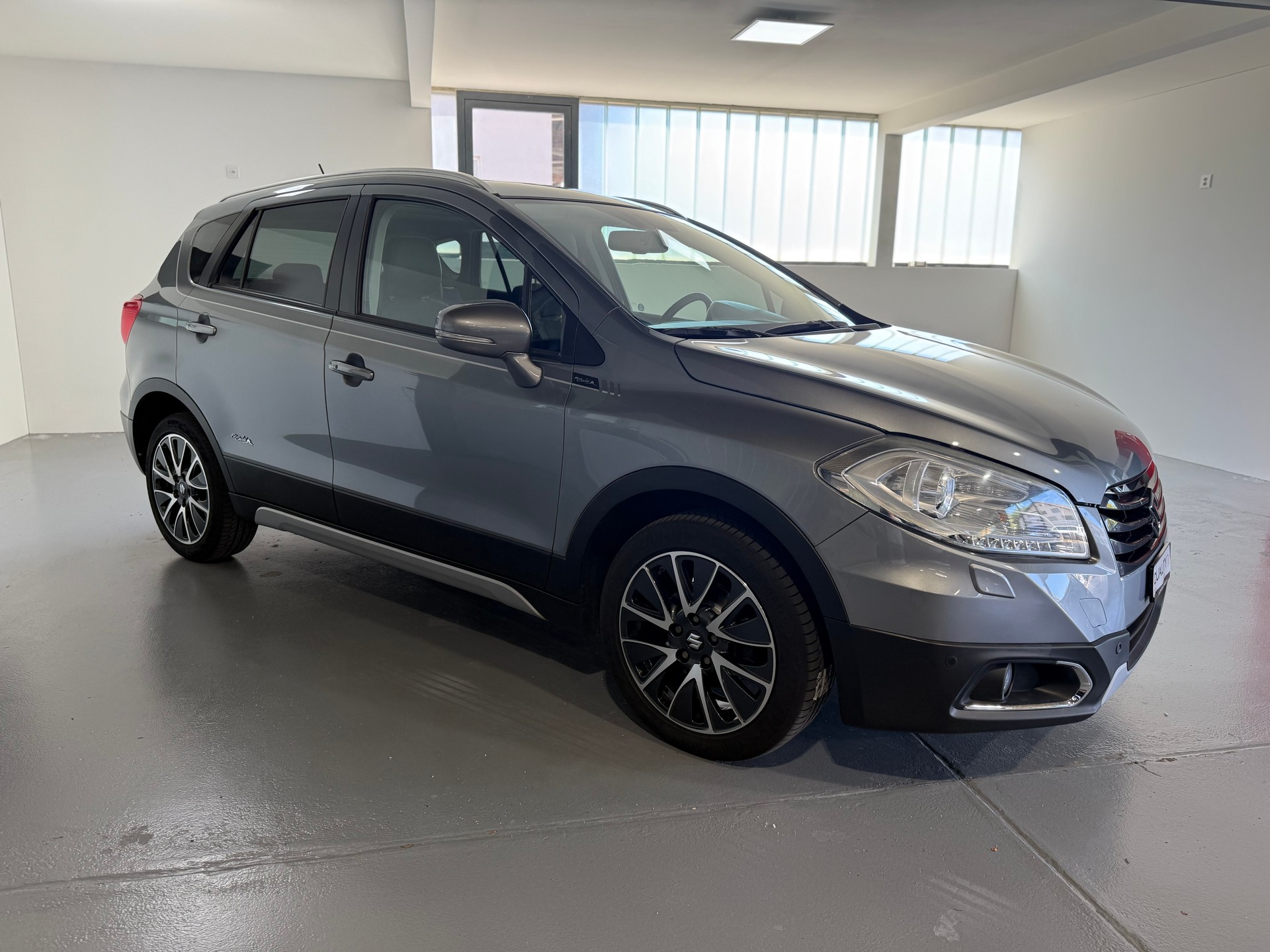 SUZUKI SX4 S-Cross 1.6 TD PizSulai 4WD TCSS-image-1