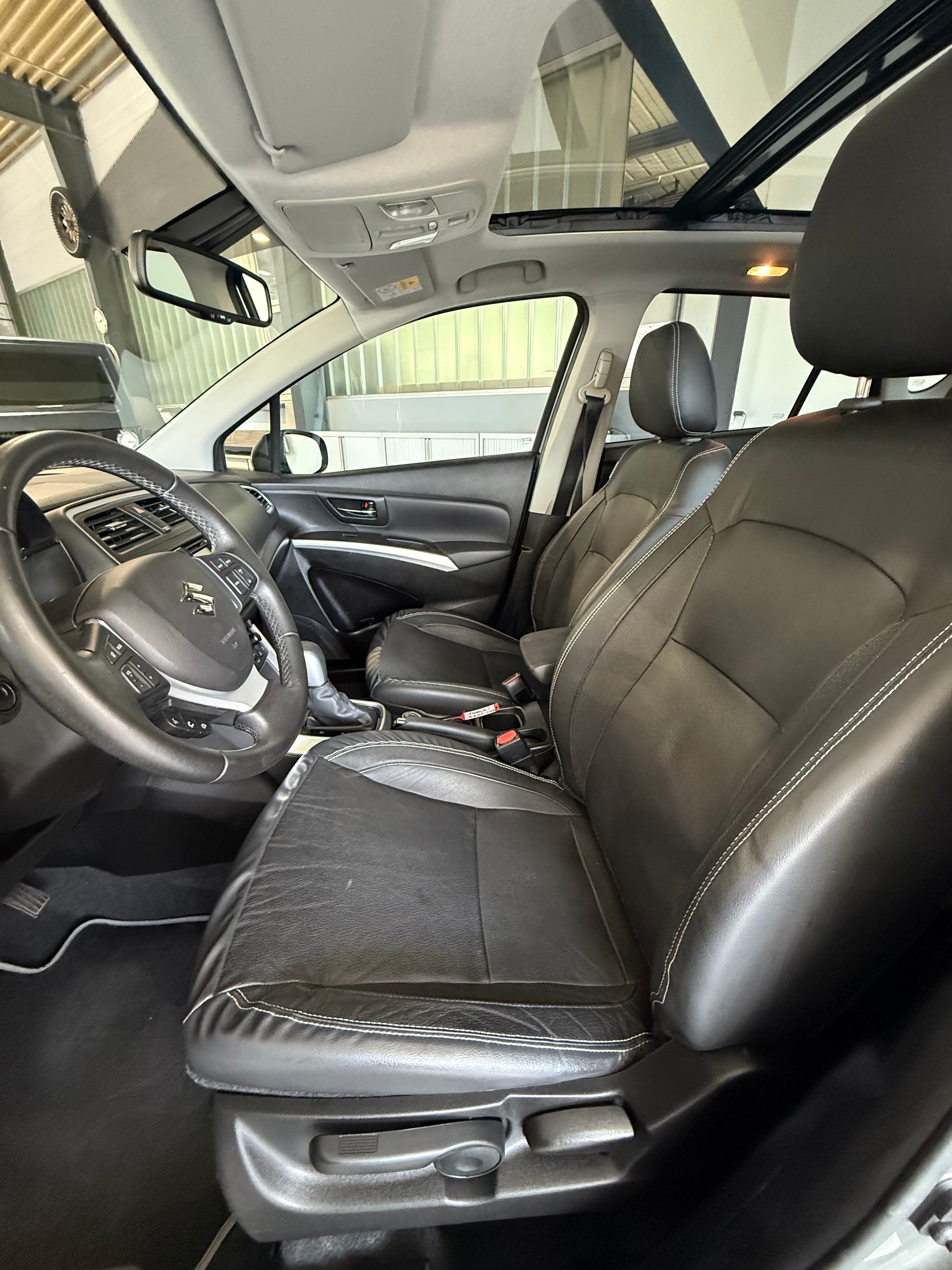 SUZUKI SX4 S-Cross 1.6 TD PizSulai 4WD TCSS-image-6