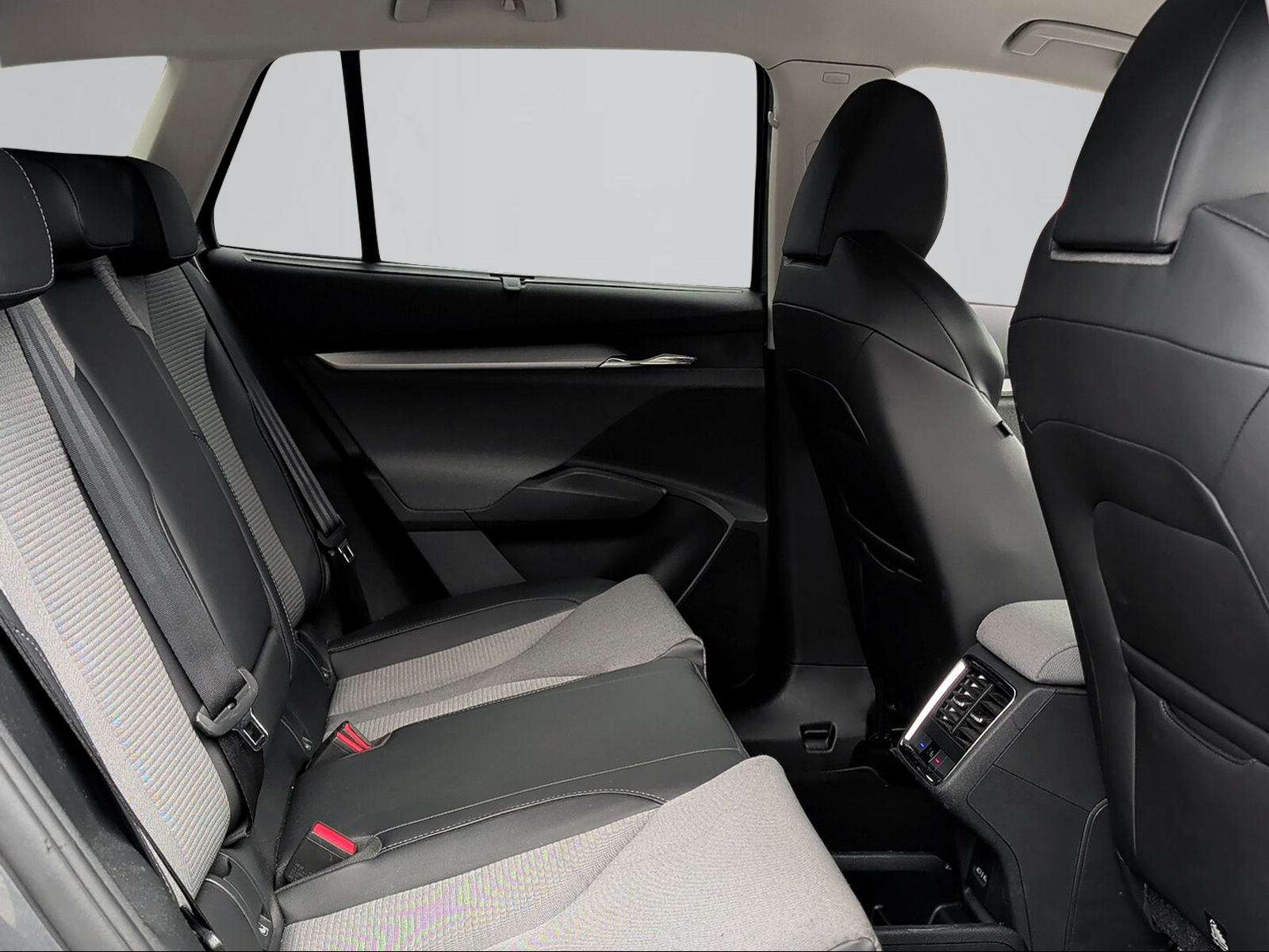 SKODA Enyaq iV 80x-image-9