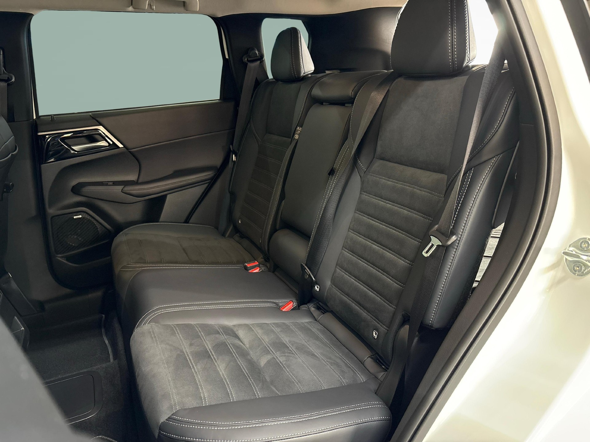 MITSUBISHI Outlander 2.4 PHEV Intense 4x4-image-11