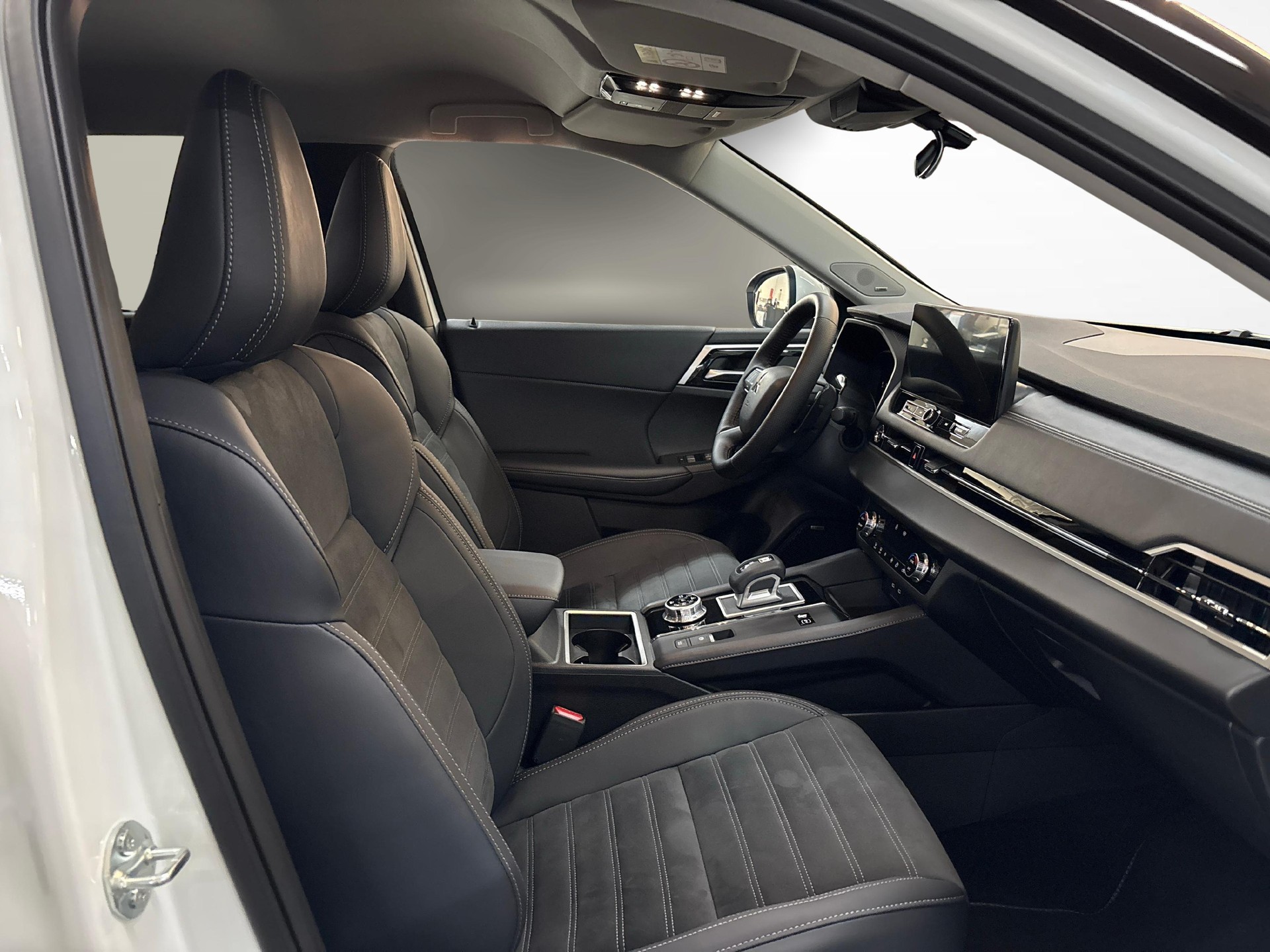 MITSUBISHI Outlander 2.4 PHEV Intense 4x4-image-10