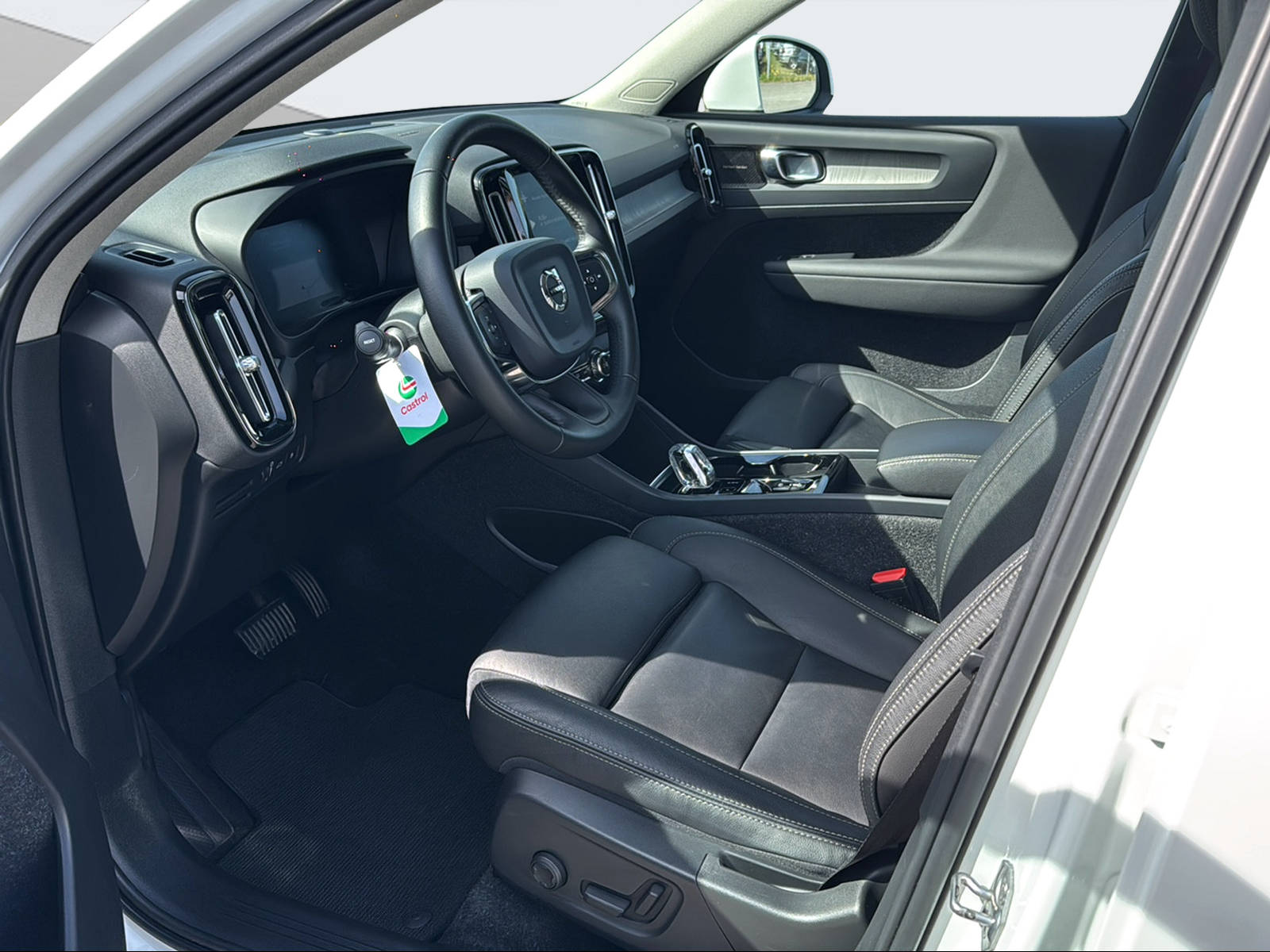 VOLVO XC40 1.5 T5 TE Inscription-image-9
