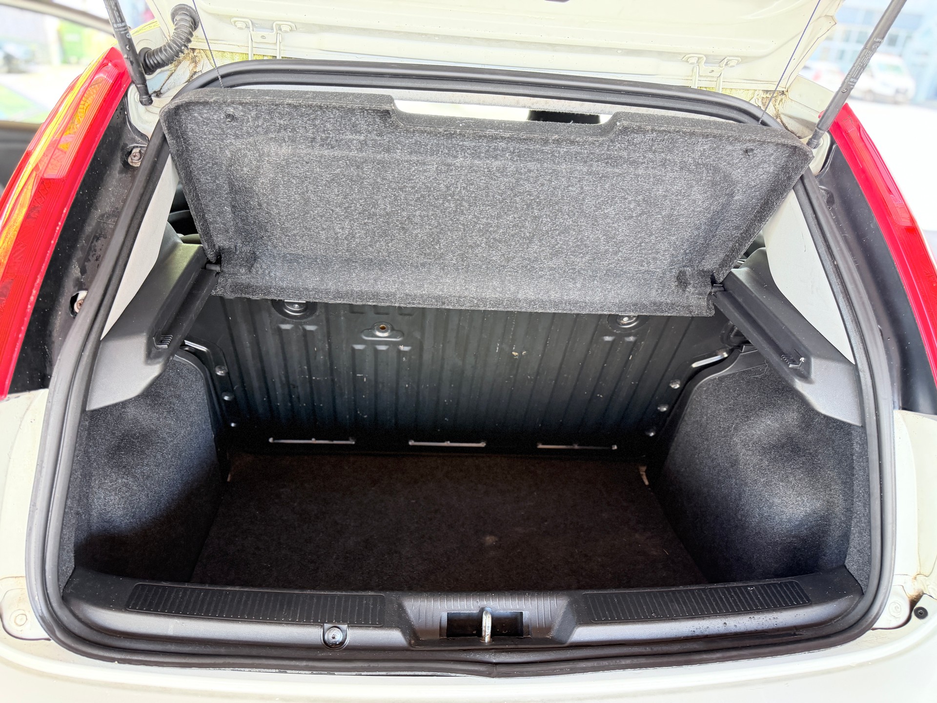 FIAT Punto 1.2 Actual-image-10
