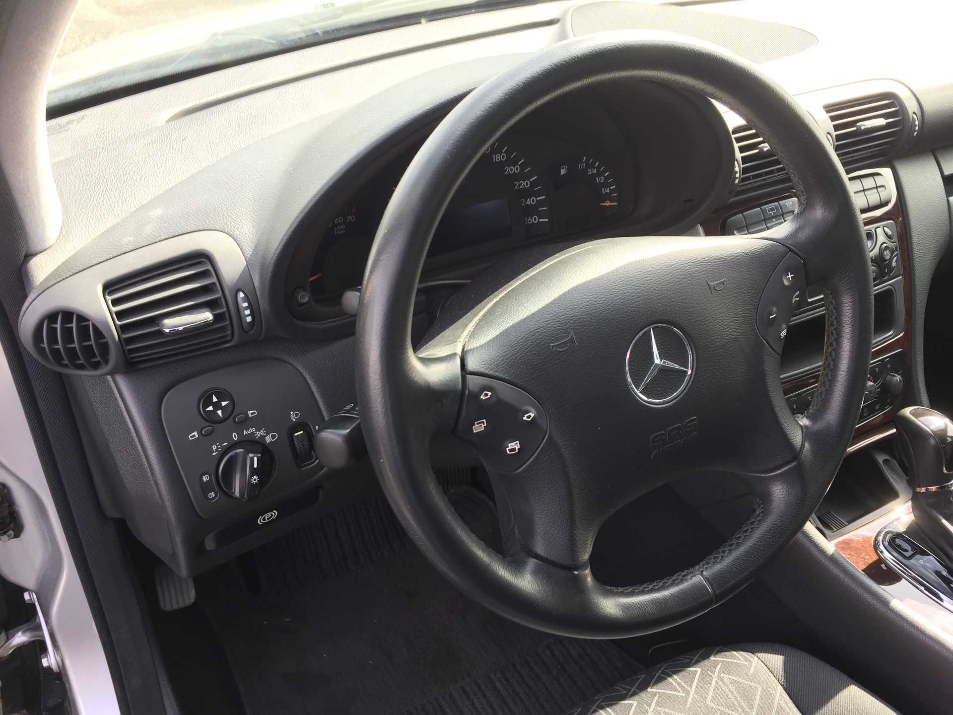 MERCEDES-BENZ C 240 Elégance-image-11