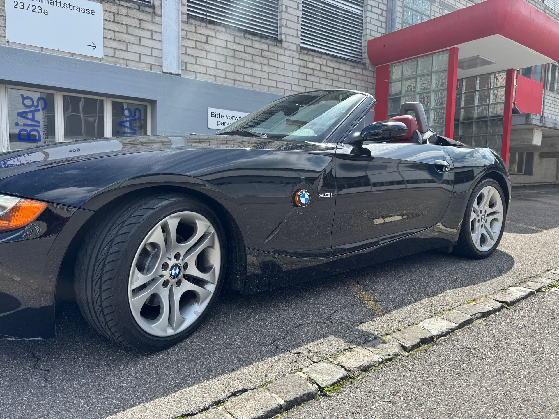 BMW 3.0i-image-5