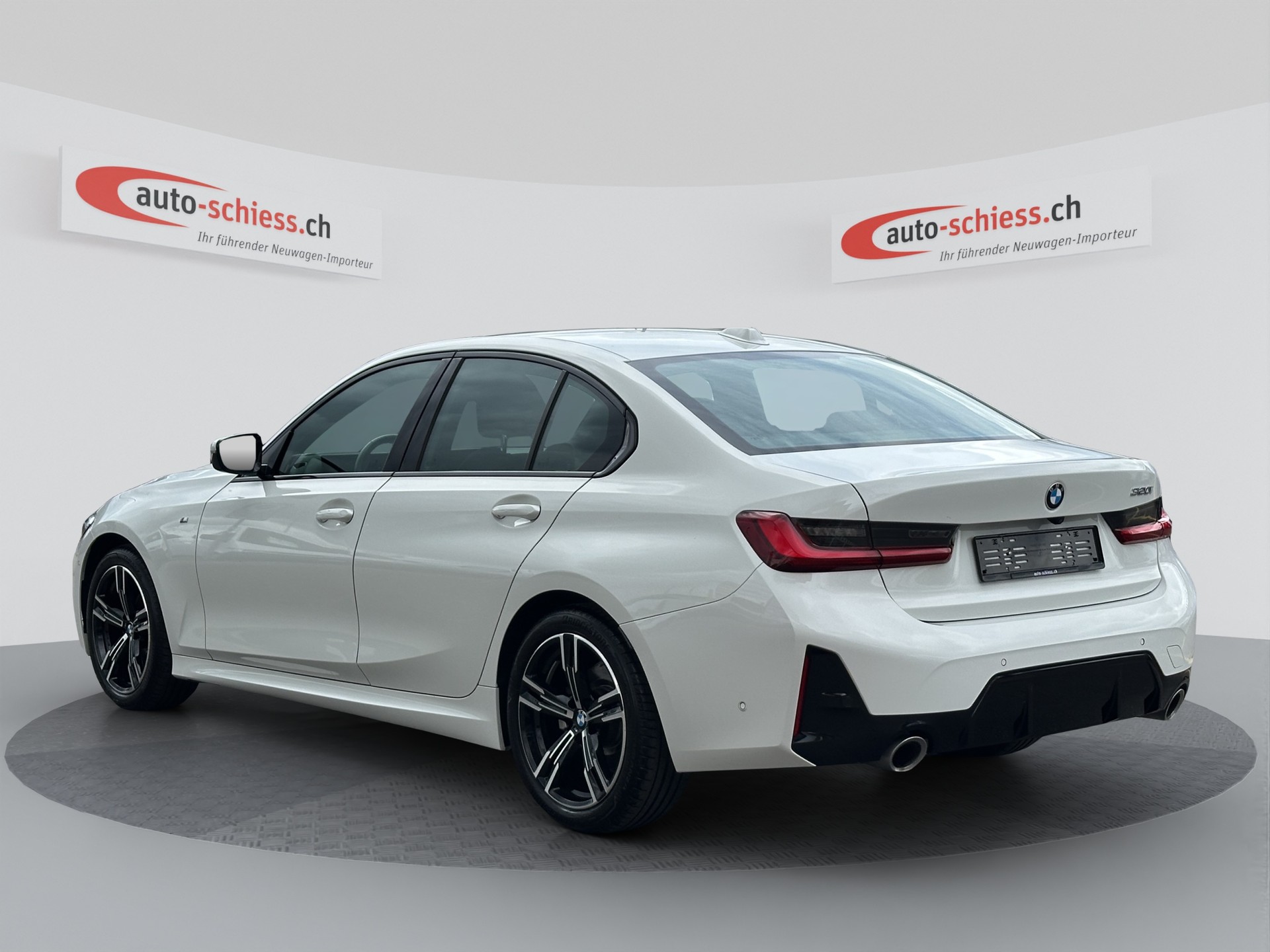 BMW 320i M Sport Steptronic-image-2