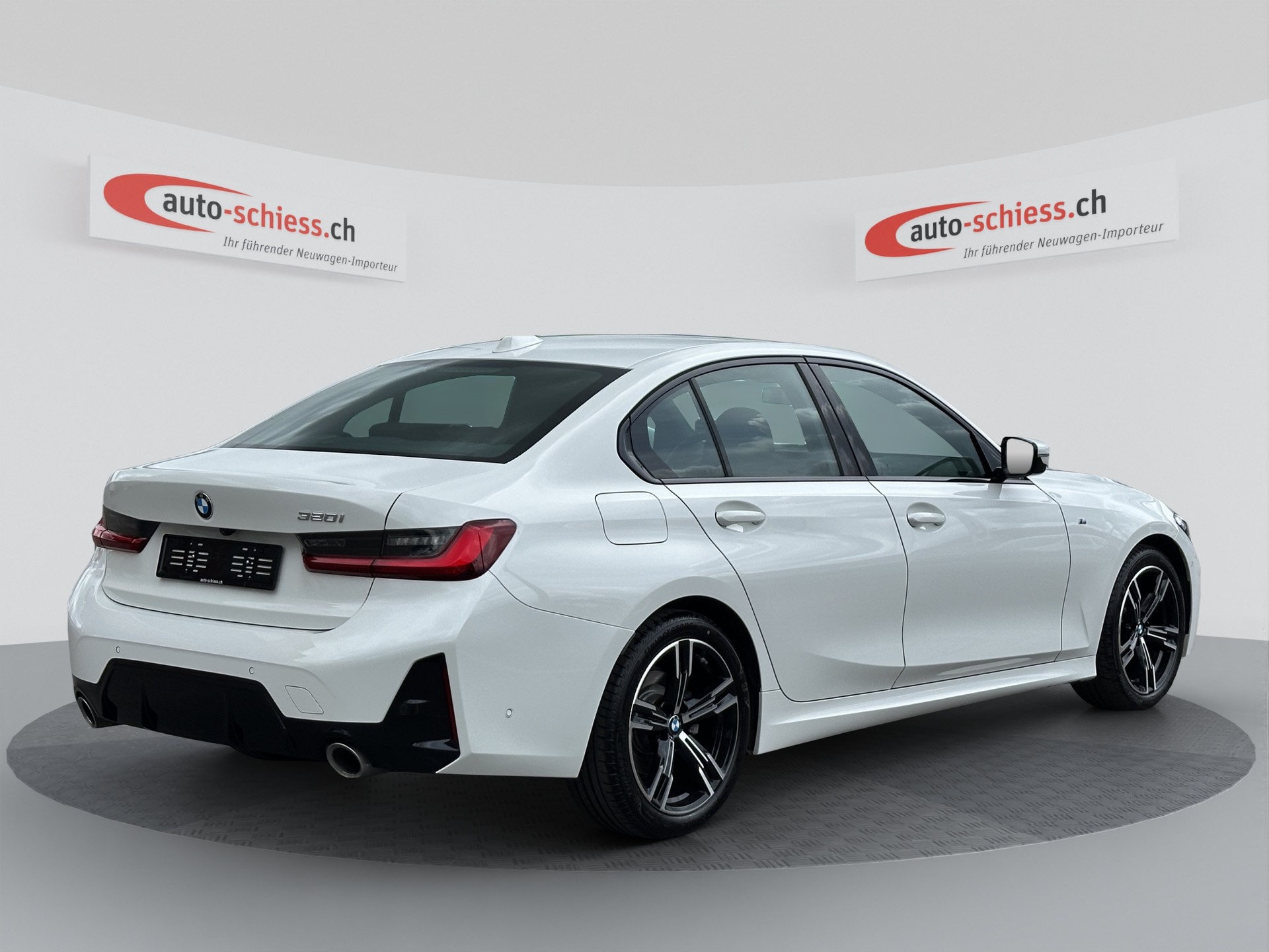 BMW 320i M Sport Steptronic-image-4