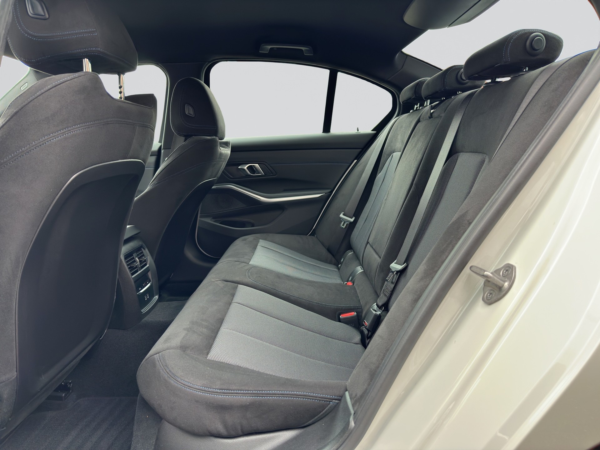 BMW 320i M Sport Steptronic-image-7