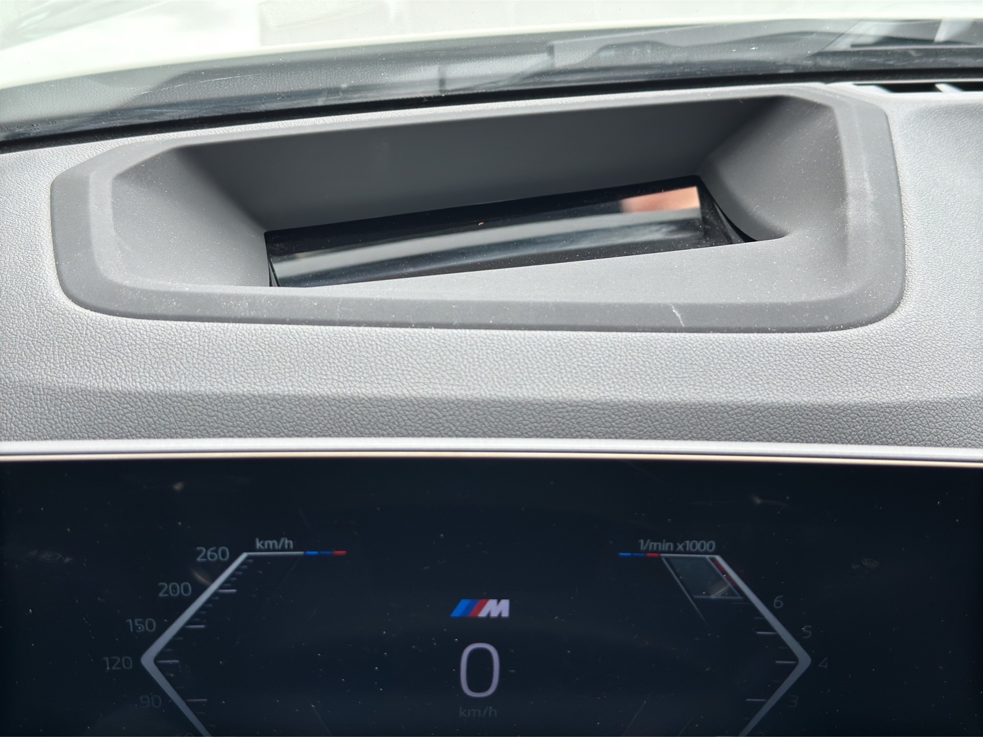 BMW 320i M Sport Steptronic-image-11
