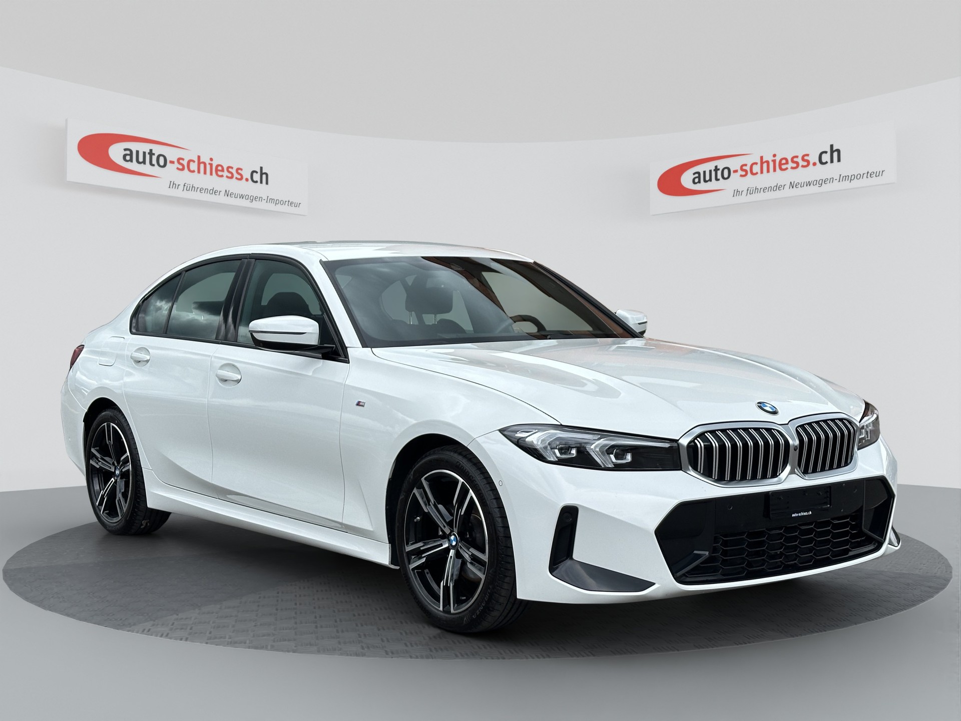 BMW 320i M Sport Steptronic-image-0