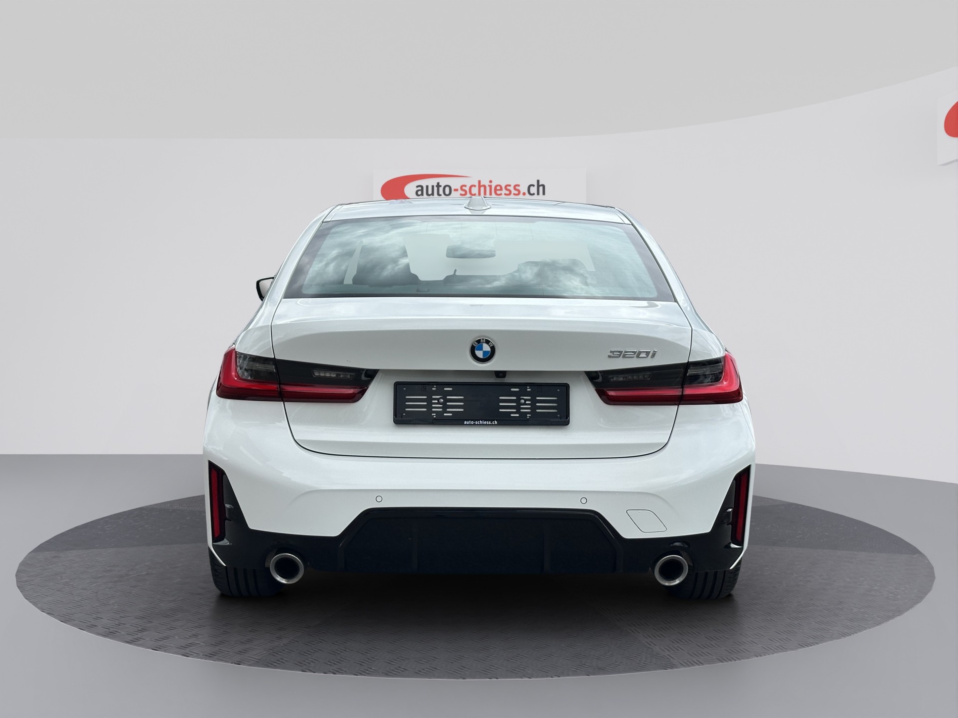 BMW 320i M Sport Steptronic-image-3