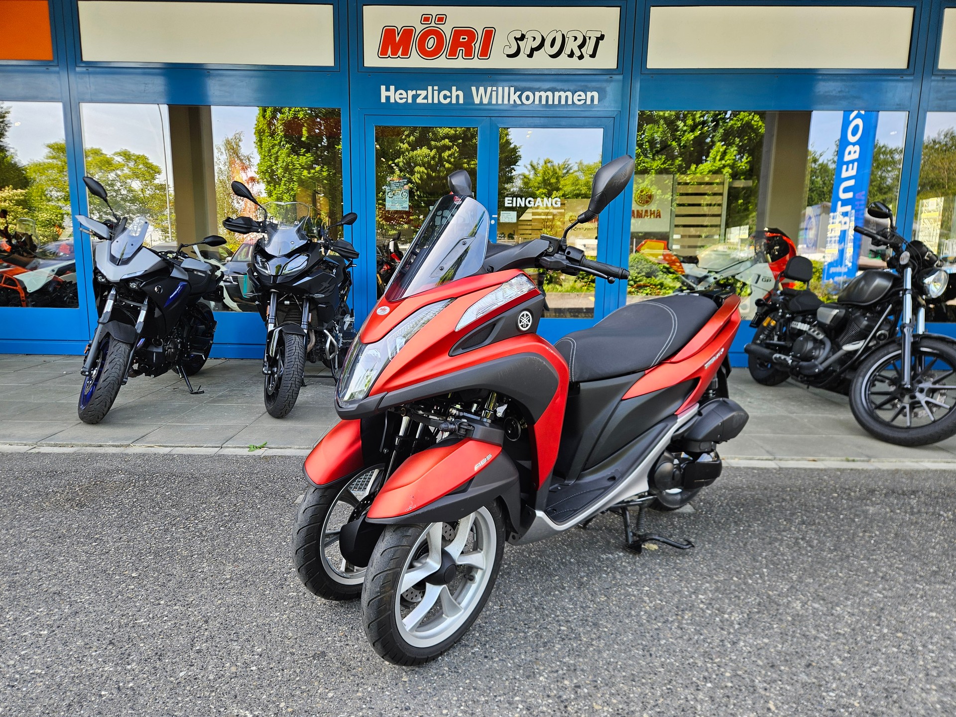 YAMAHA Tricity MW 125 UBS-showroom-element-2