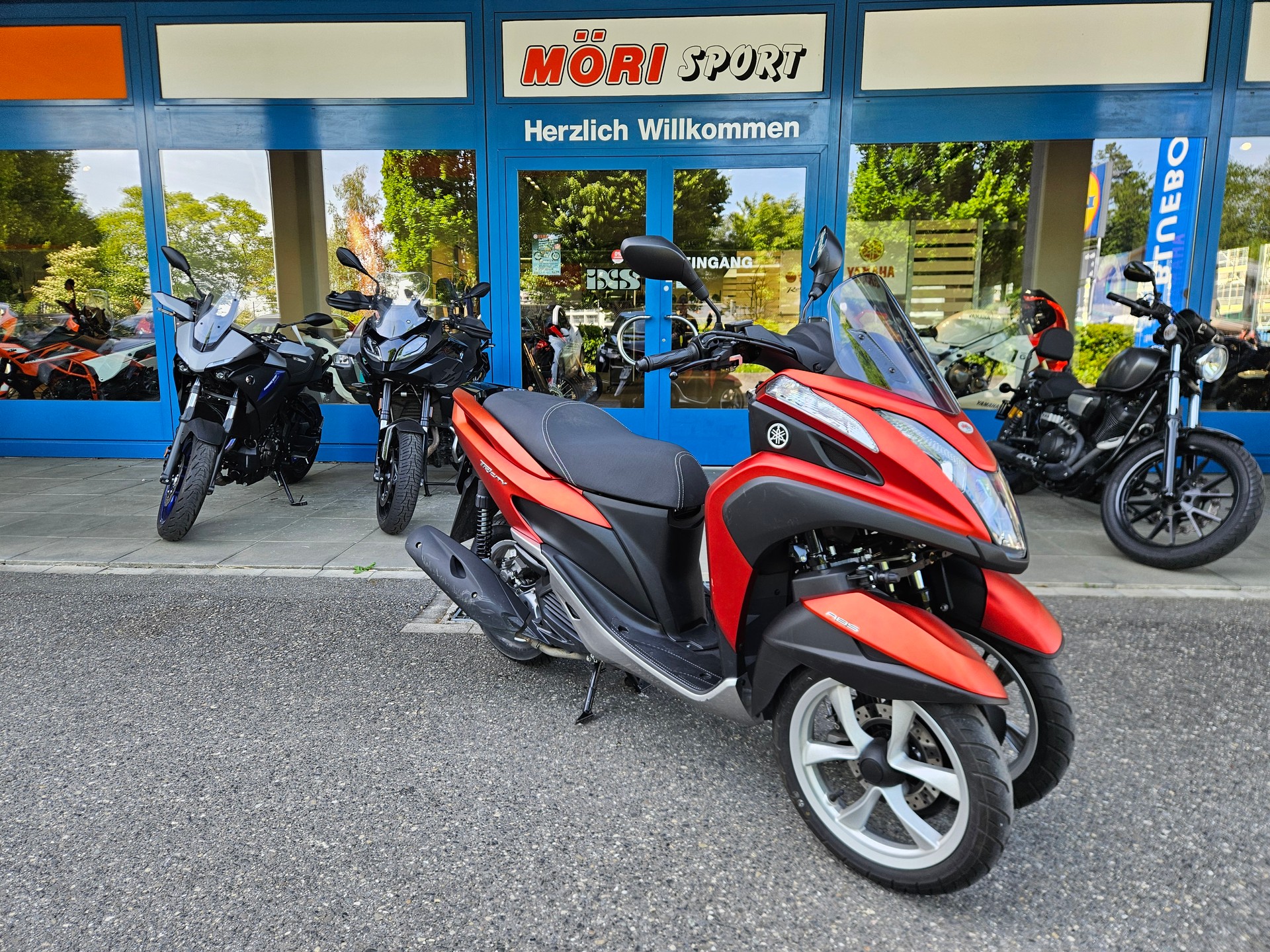 YAMAHA Tricity MW 125 UBS-showroom-element-1