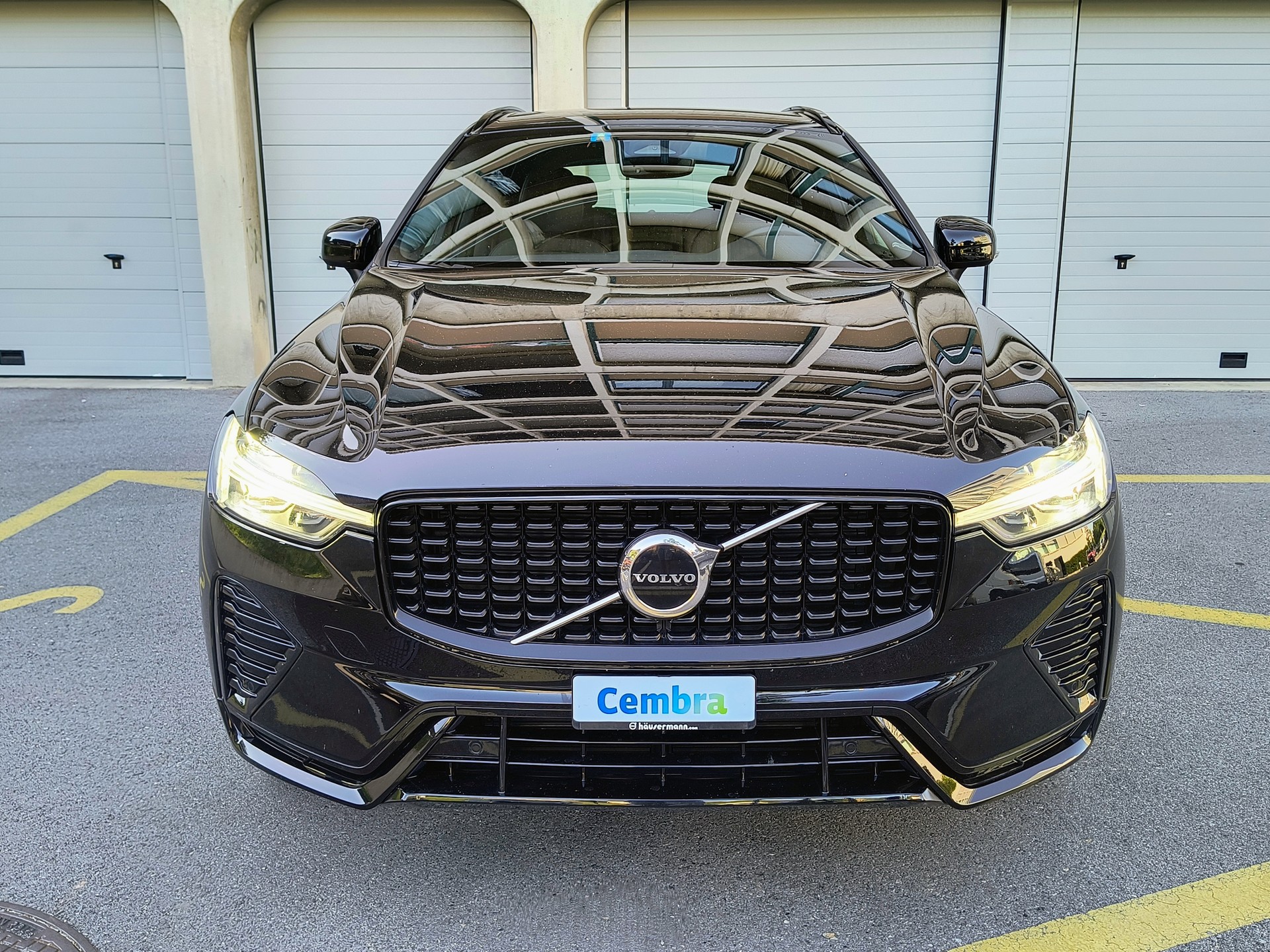 VOLVO XC60 B4 Diesel Mild Hybrid AWD R-Design Geartronic-image-1
