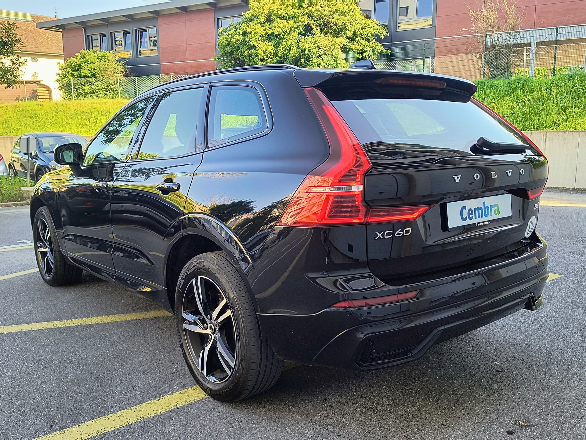 VOLVO XC60 B4 Diesel Mild Hybrid AWD R-Design Geartronic-image-3