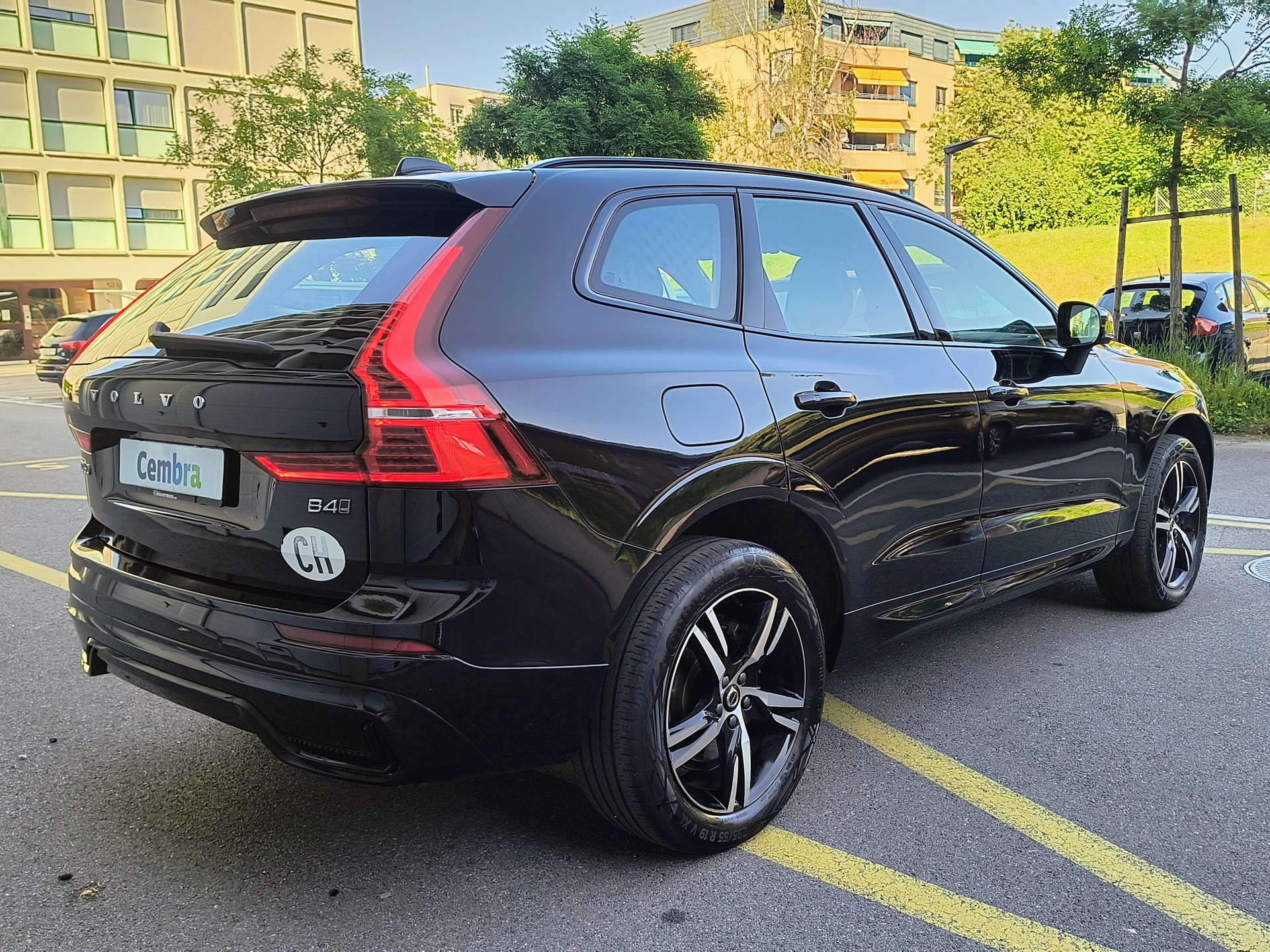 VOLVO XC60 B4 Diesel Mild Hybrid AWD R-Design Geartronic-image-4