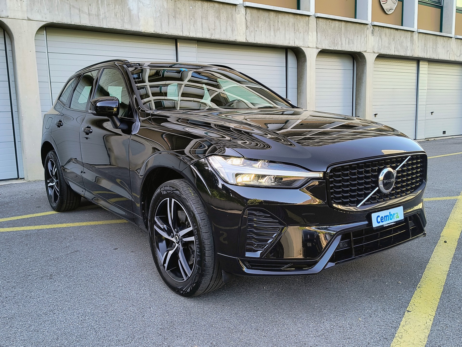 VOLVO XC60 B4 Diesel Mild Hybrid AWD R-Design Geartronic-image-2